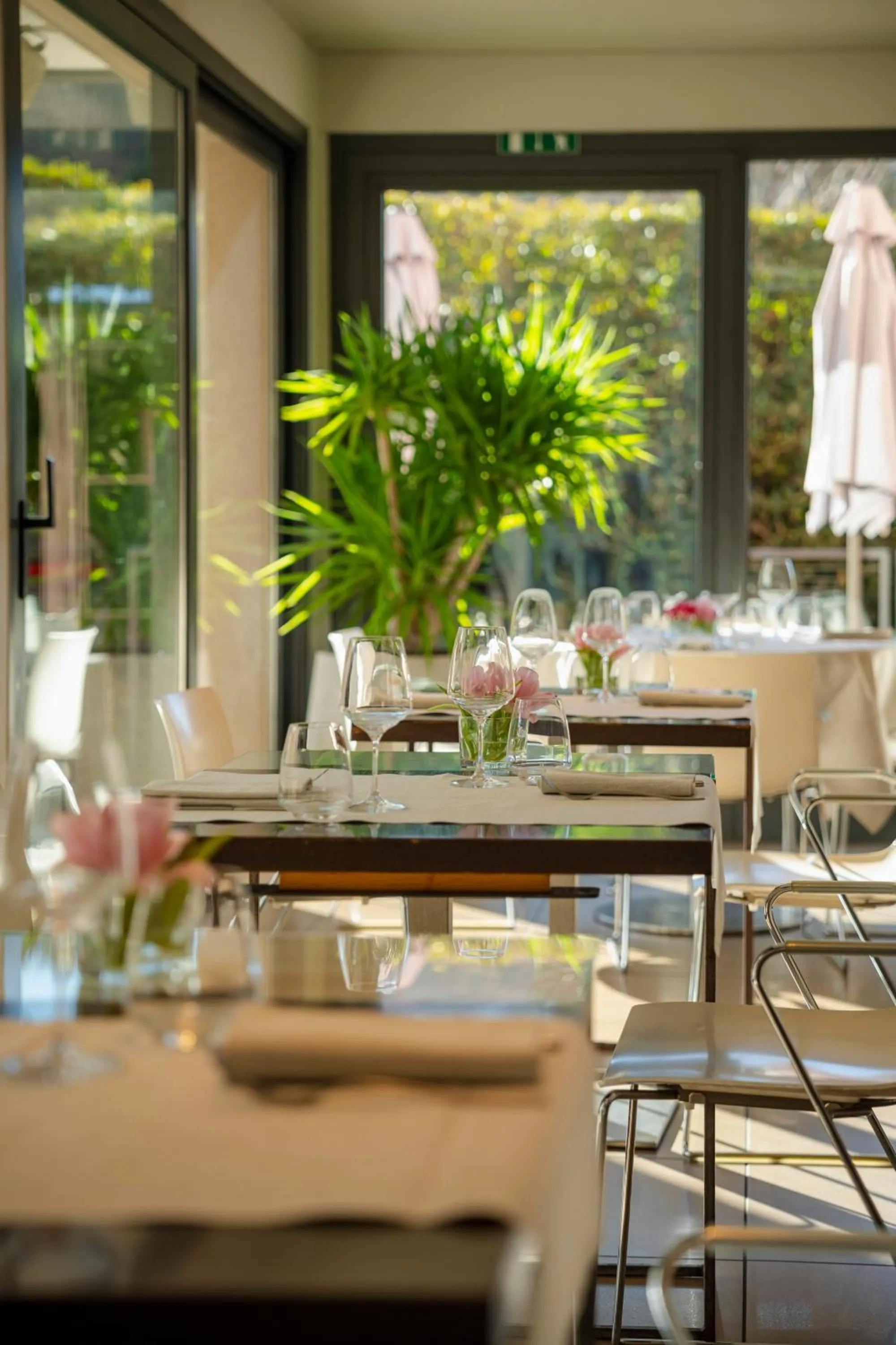 Restaurant/places to eat in Red's Redaelli Hotel