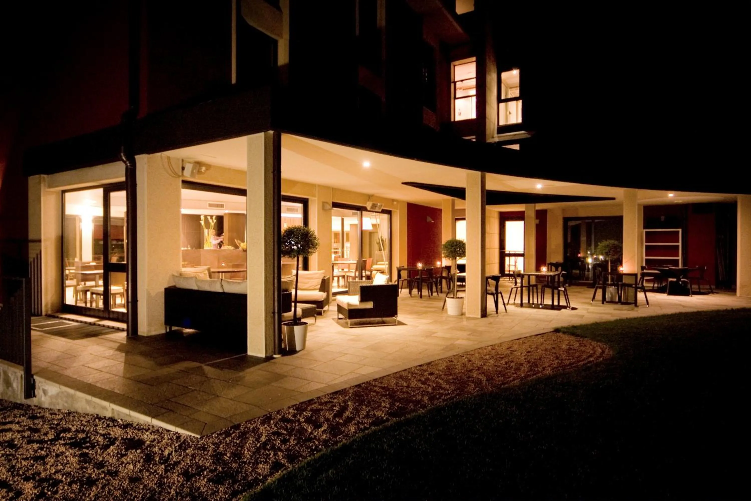 Patio in Red's Redaelli Hotel