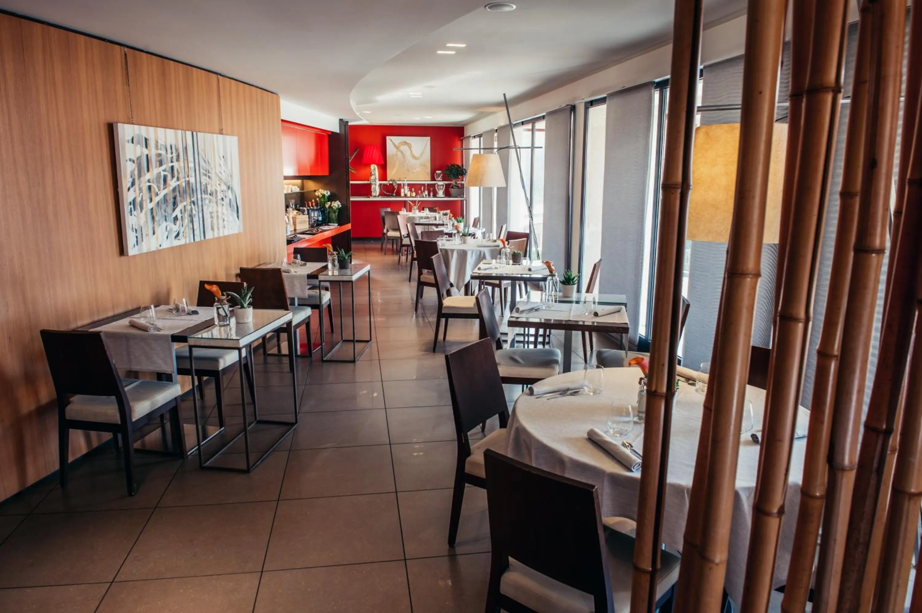 Restaurant/places to eat in Red's Redaelli Hotel