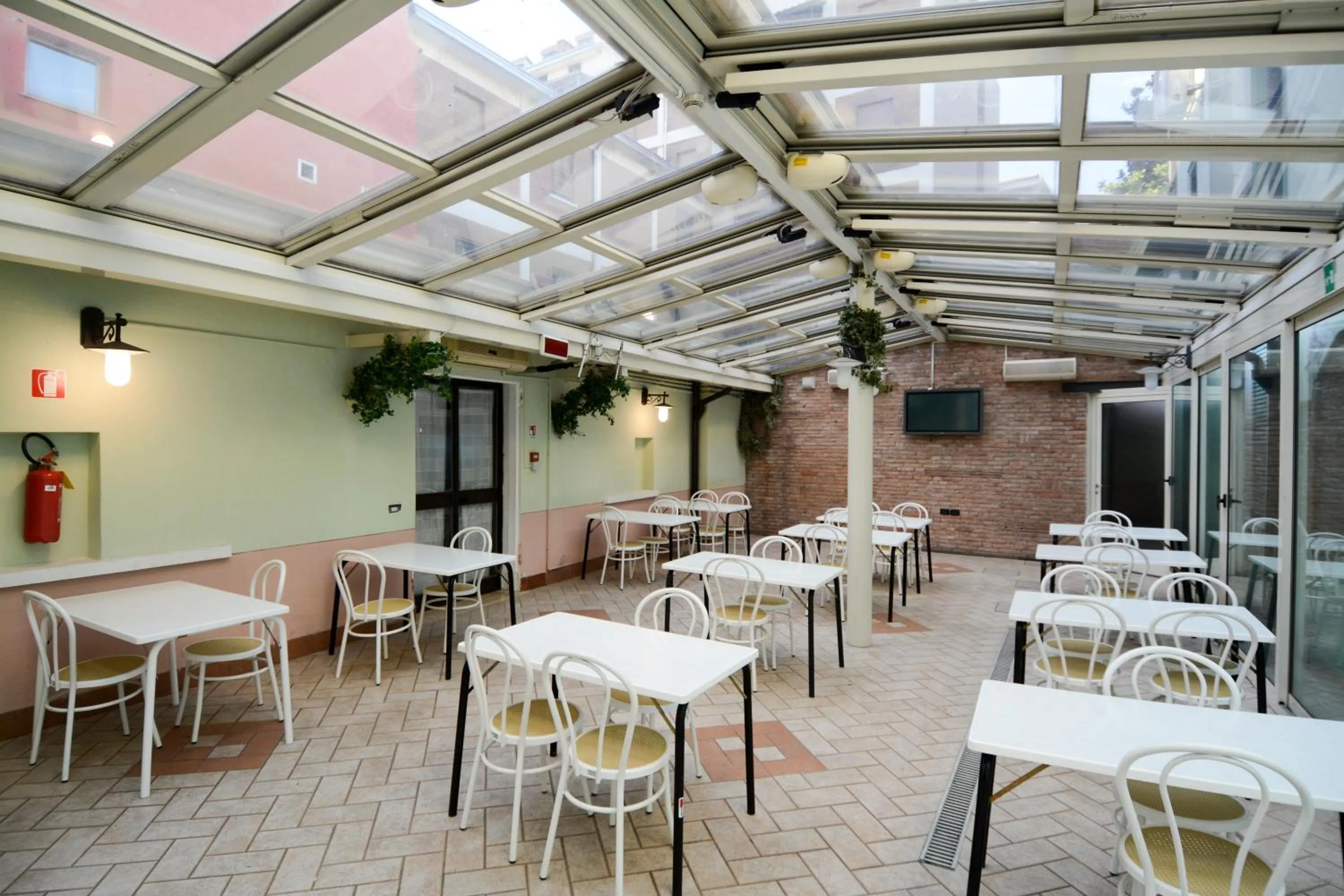 Area and facilities in Hotel Mantegna Stazione, MantegnaHotels