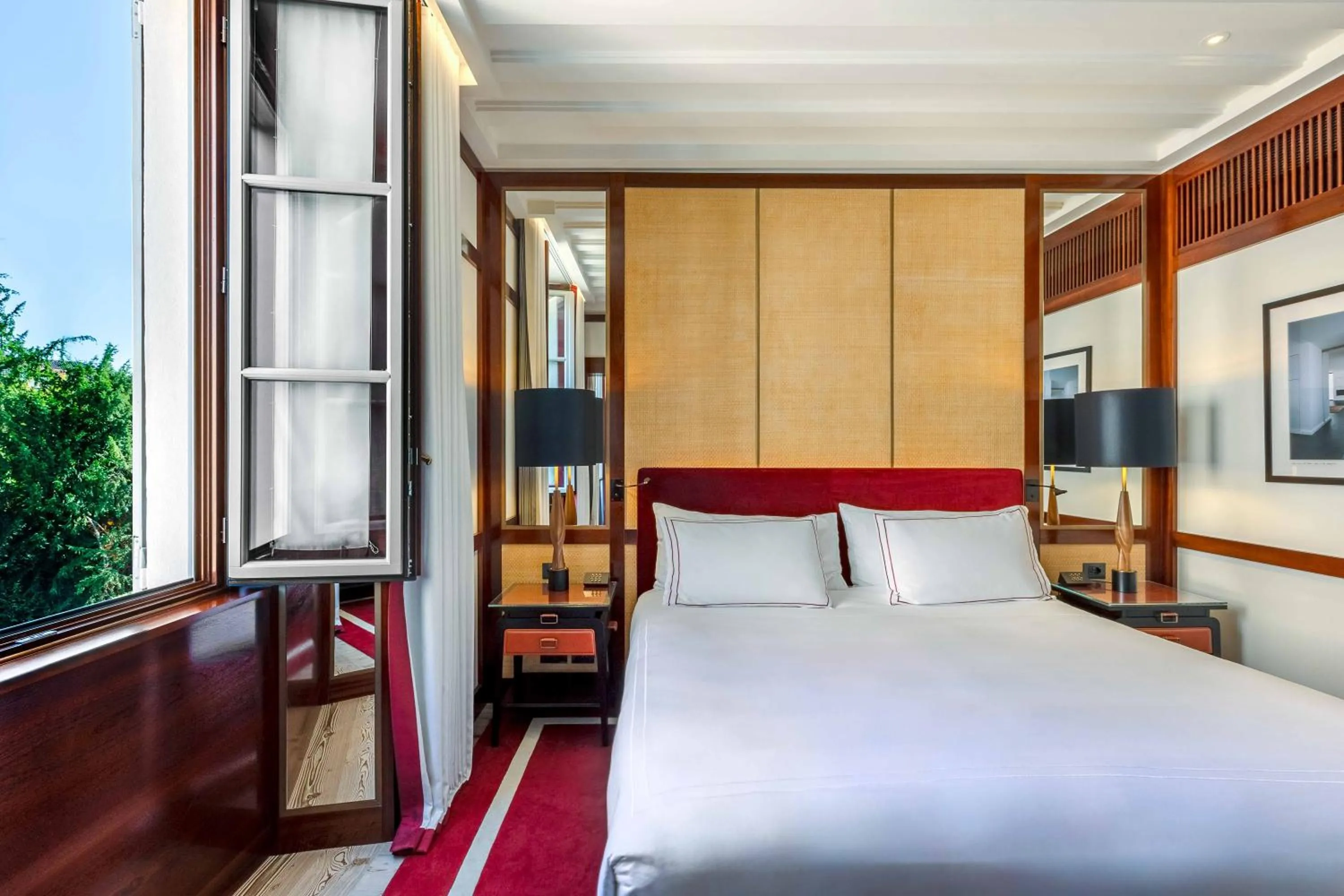 View (from property/room), Bed in Portrait Milano - Lungarno Collection