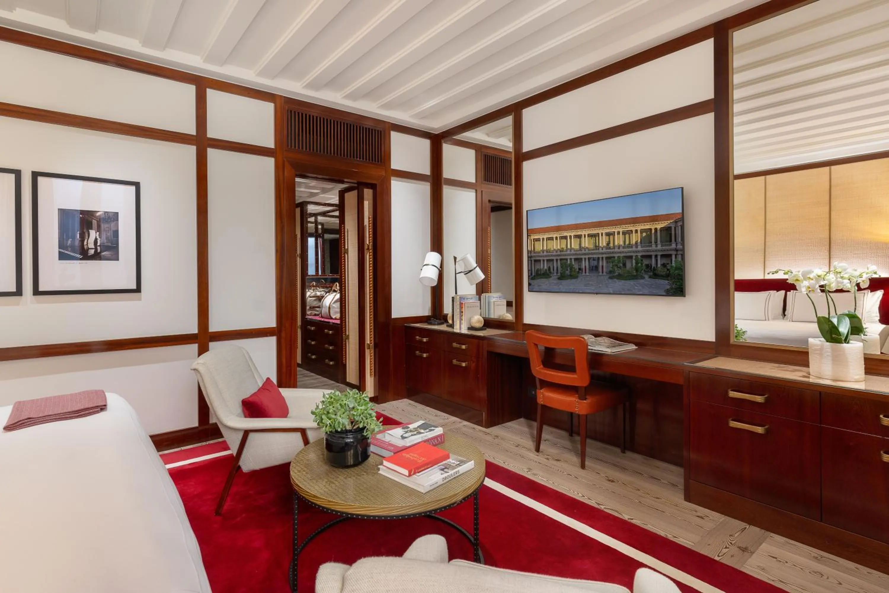 Seating area, Bed in Portrait Milano - Lungarno Collection