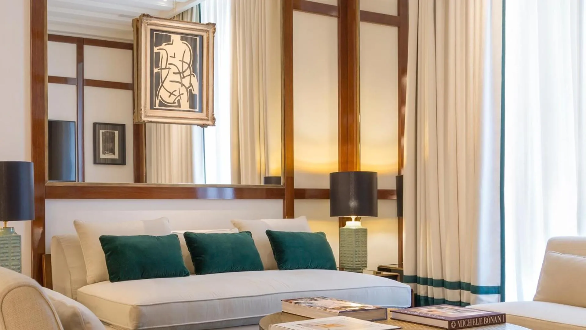 Living room, Bed in Portrait Milano - Lungarno Collection