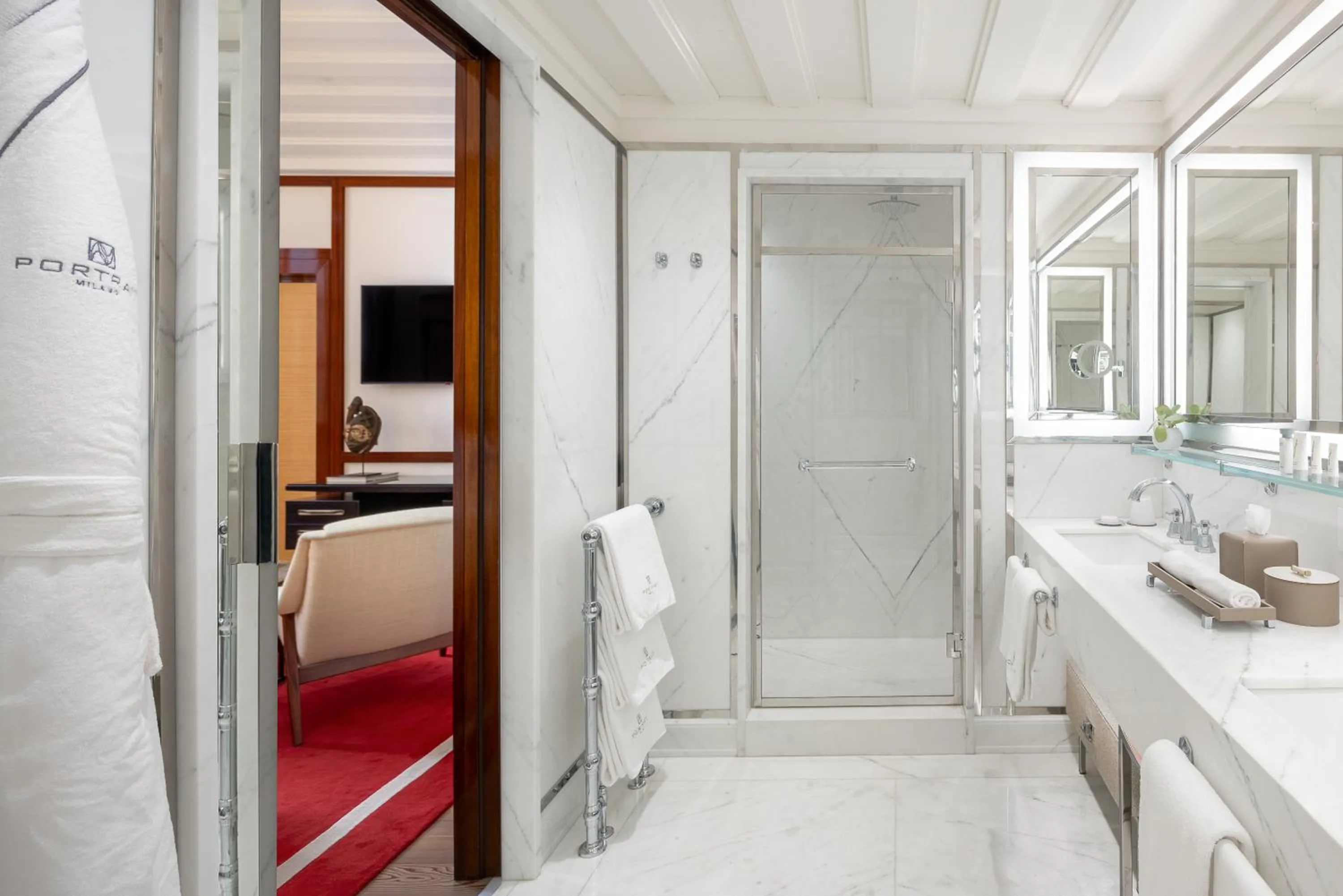 Bathroom in Portrait Milano - Lungarno Collection