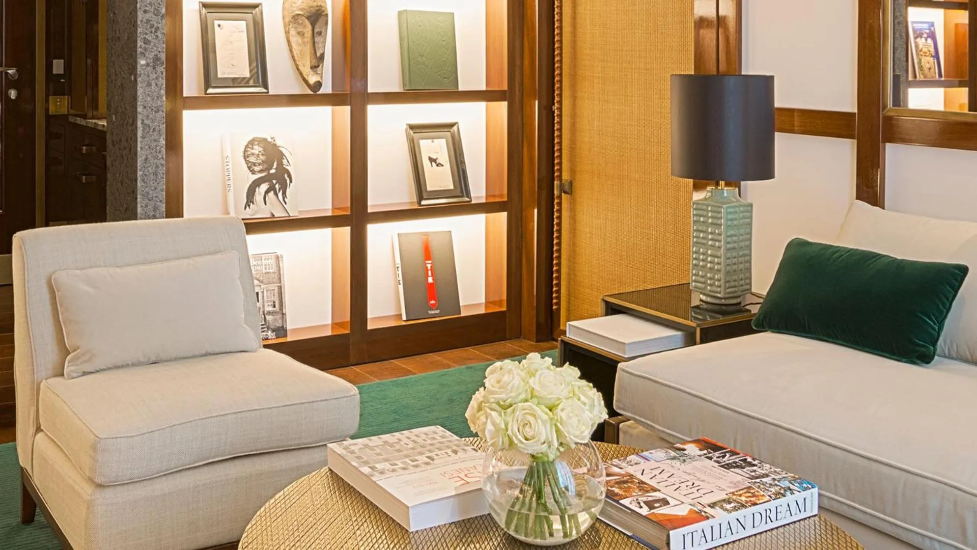 Living room in Portrait Milano - Lungarno Collection