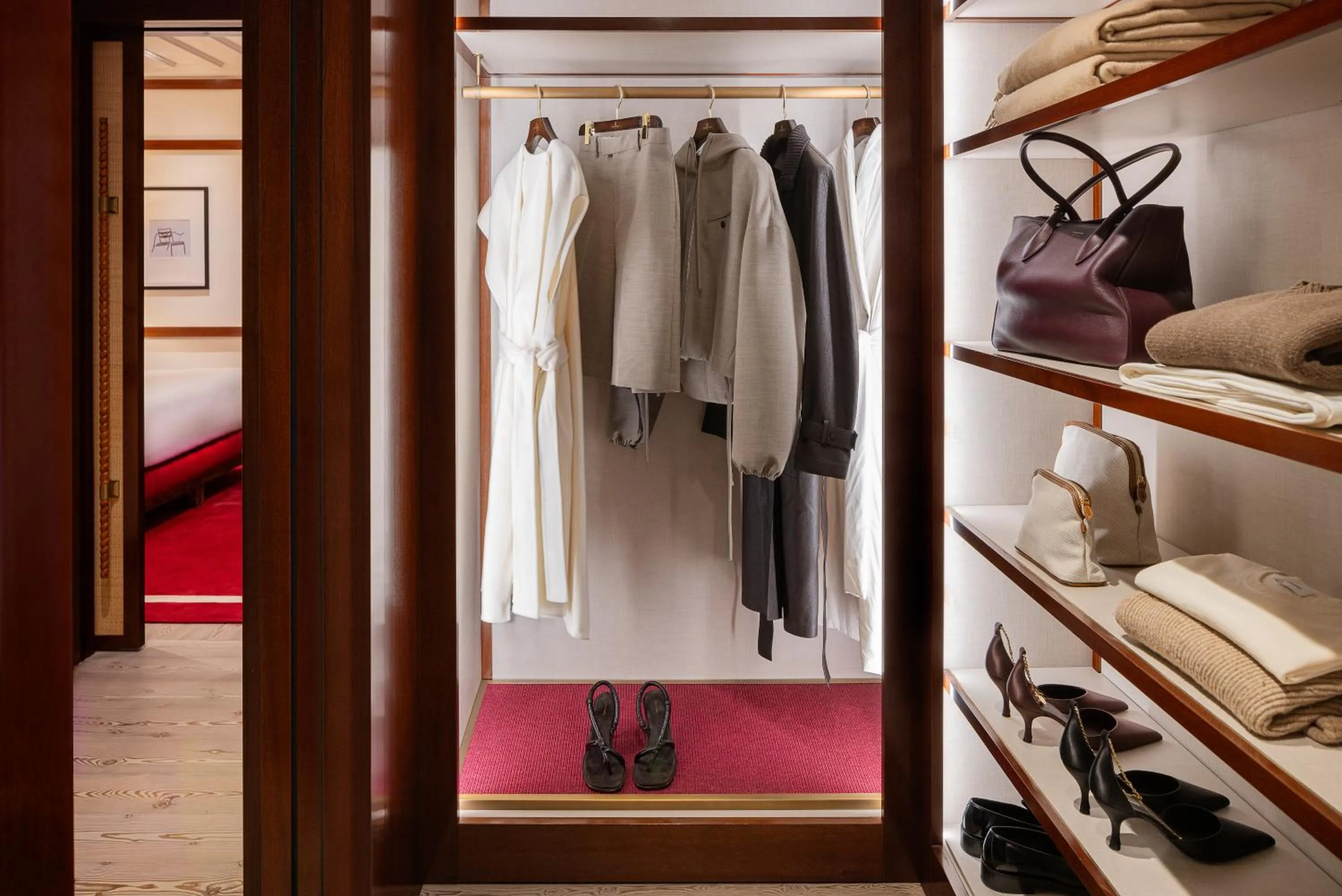 wardrobe in Portrait Milano - Lungarno Collection