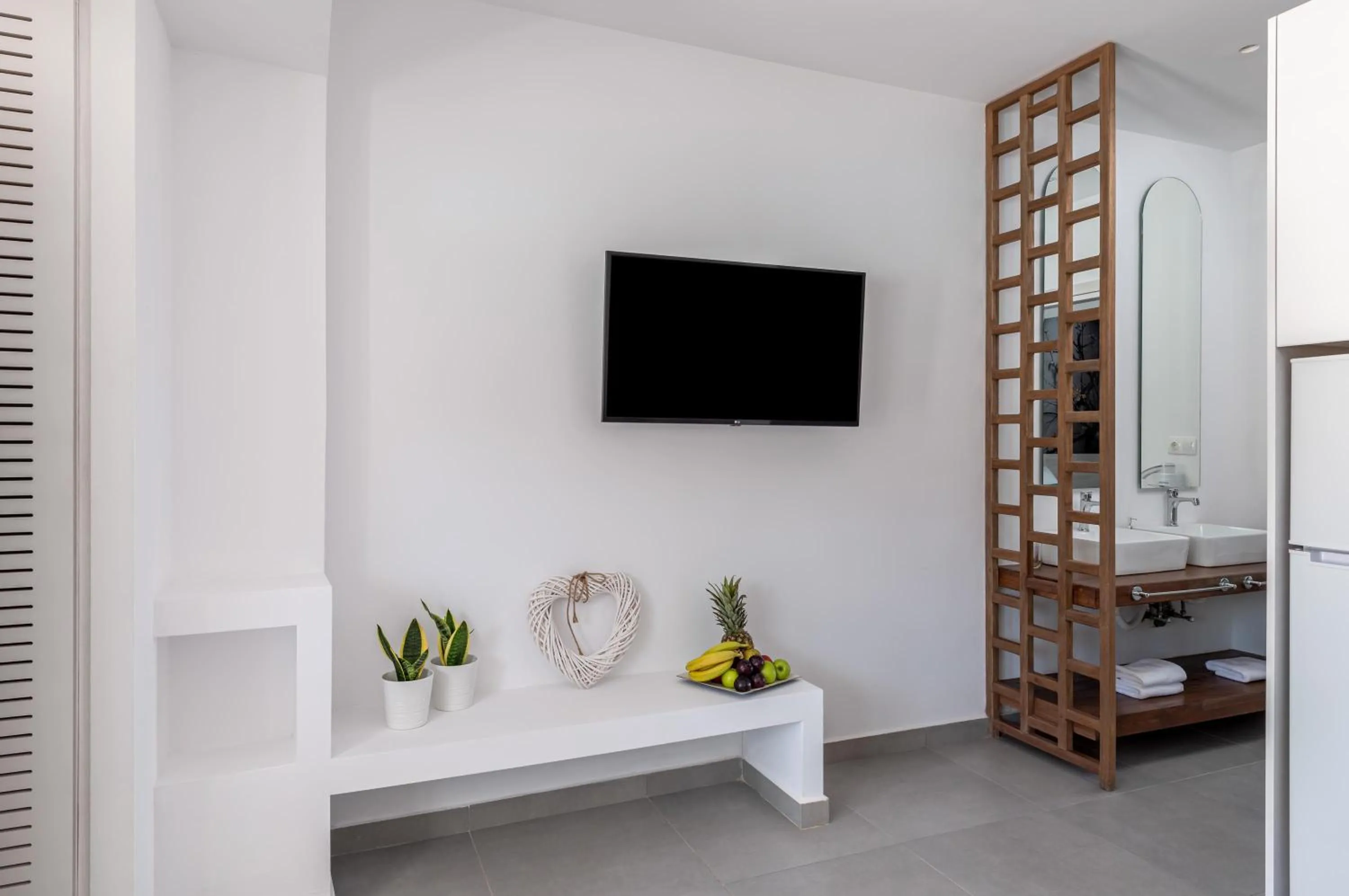 TV and multimedia in Kellys Luxury Apartments