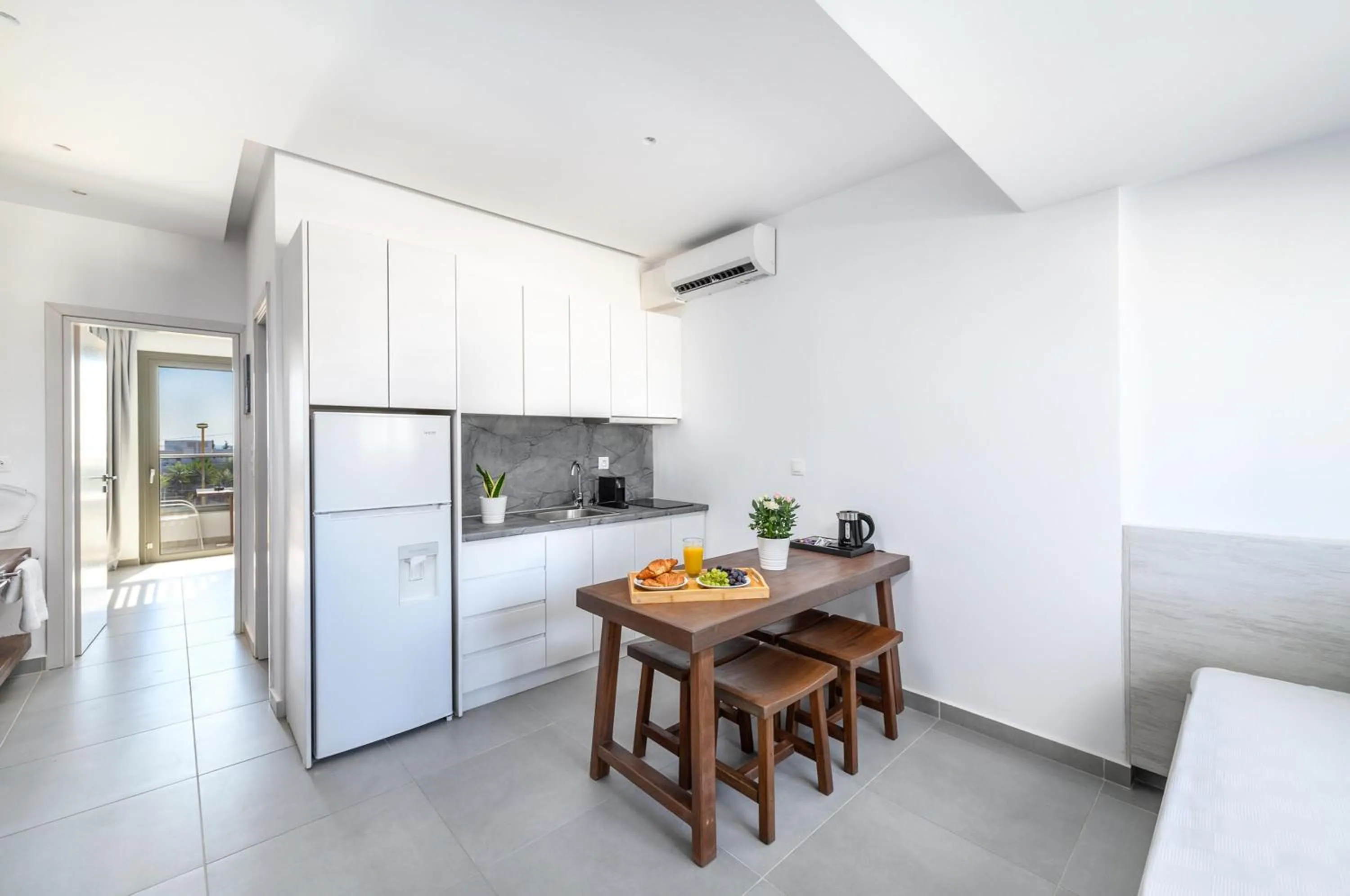 Kitchen or kitchenette in Kellys Luxury Apartments