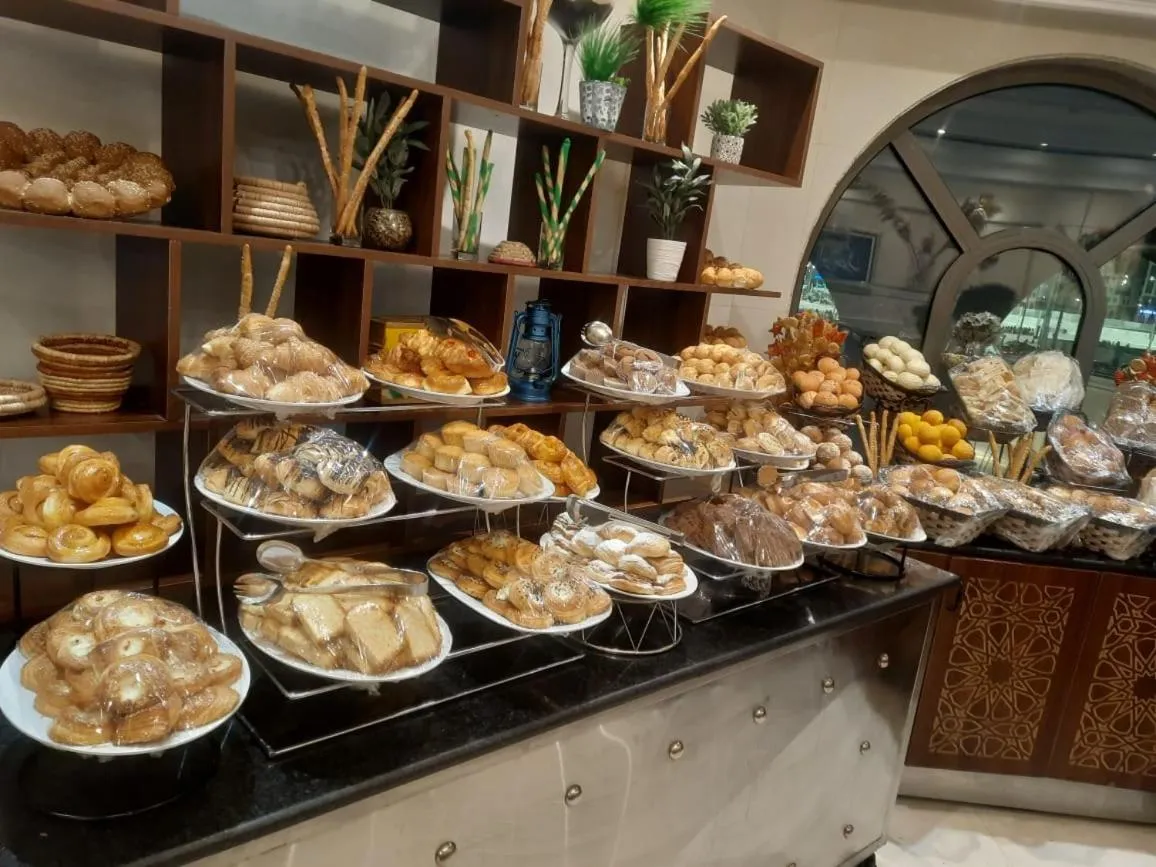 Restaurant/places to eat in Deyar Al Eiman Hotel