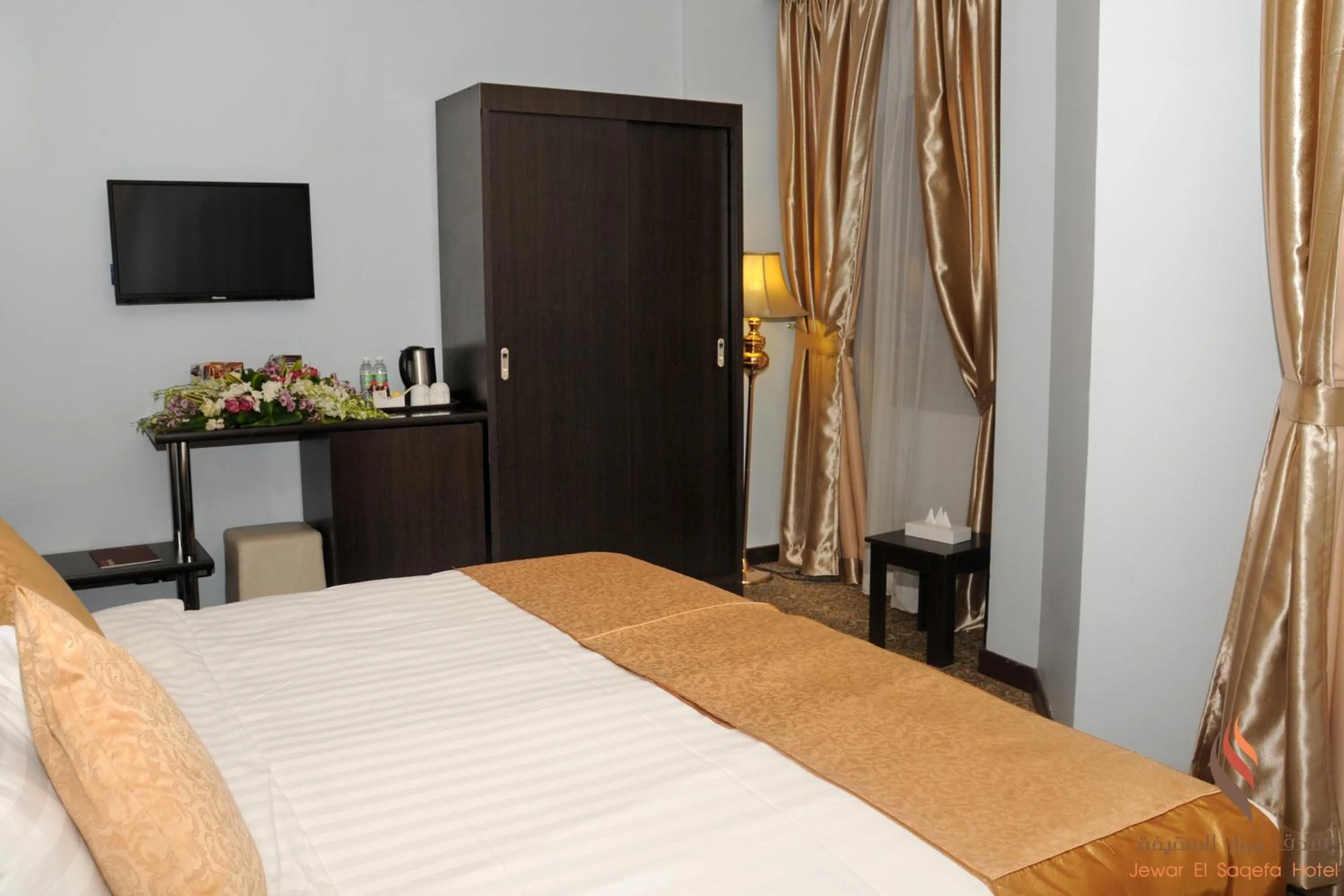 Bed in Deyar Al Eiman Hotel