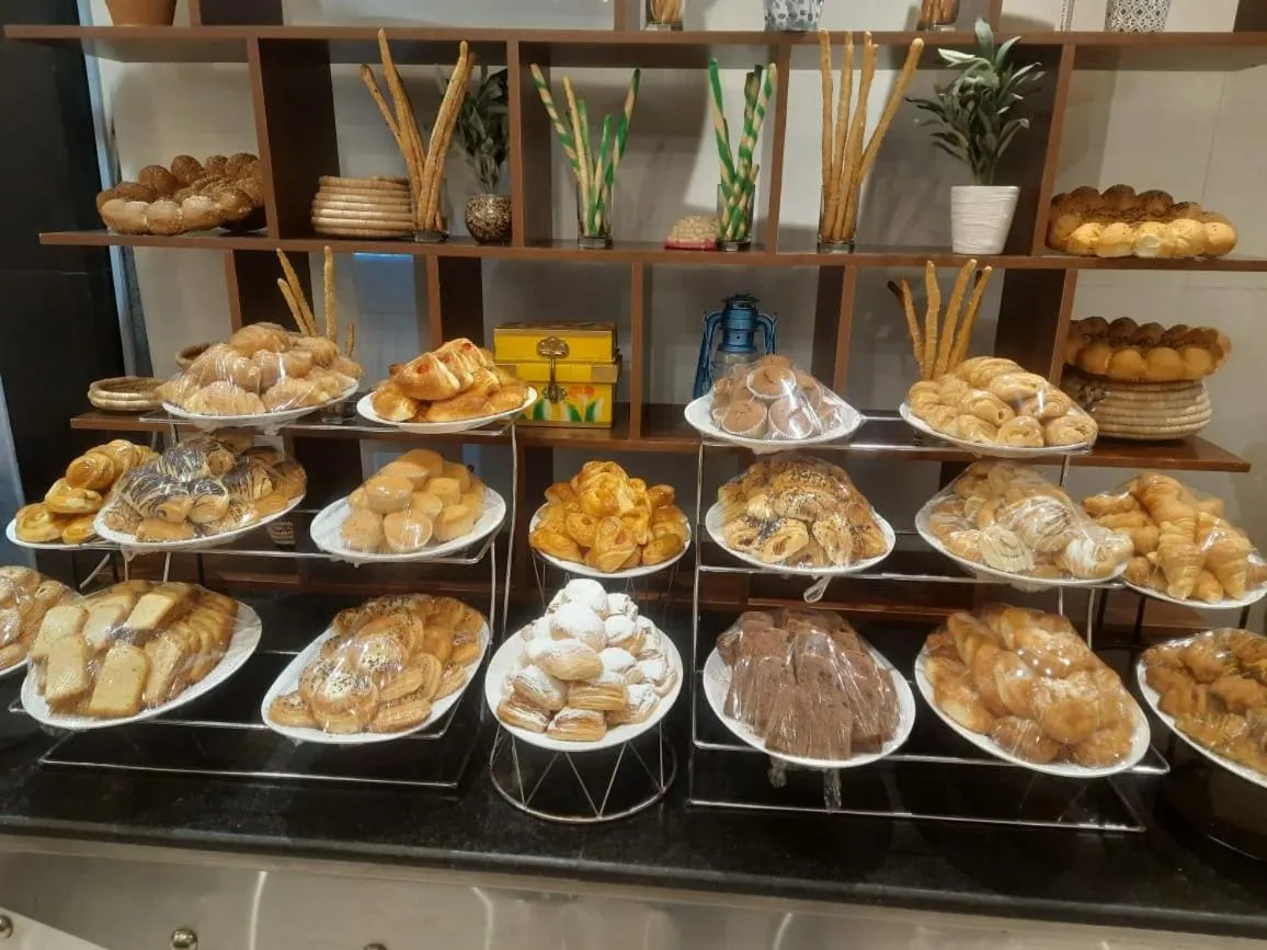 Restaurant/places to eat in Deyar Al Eiman Hotel