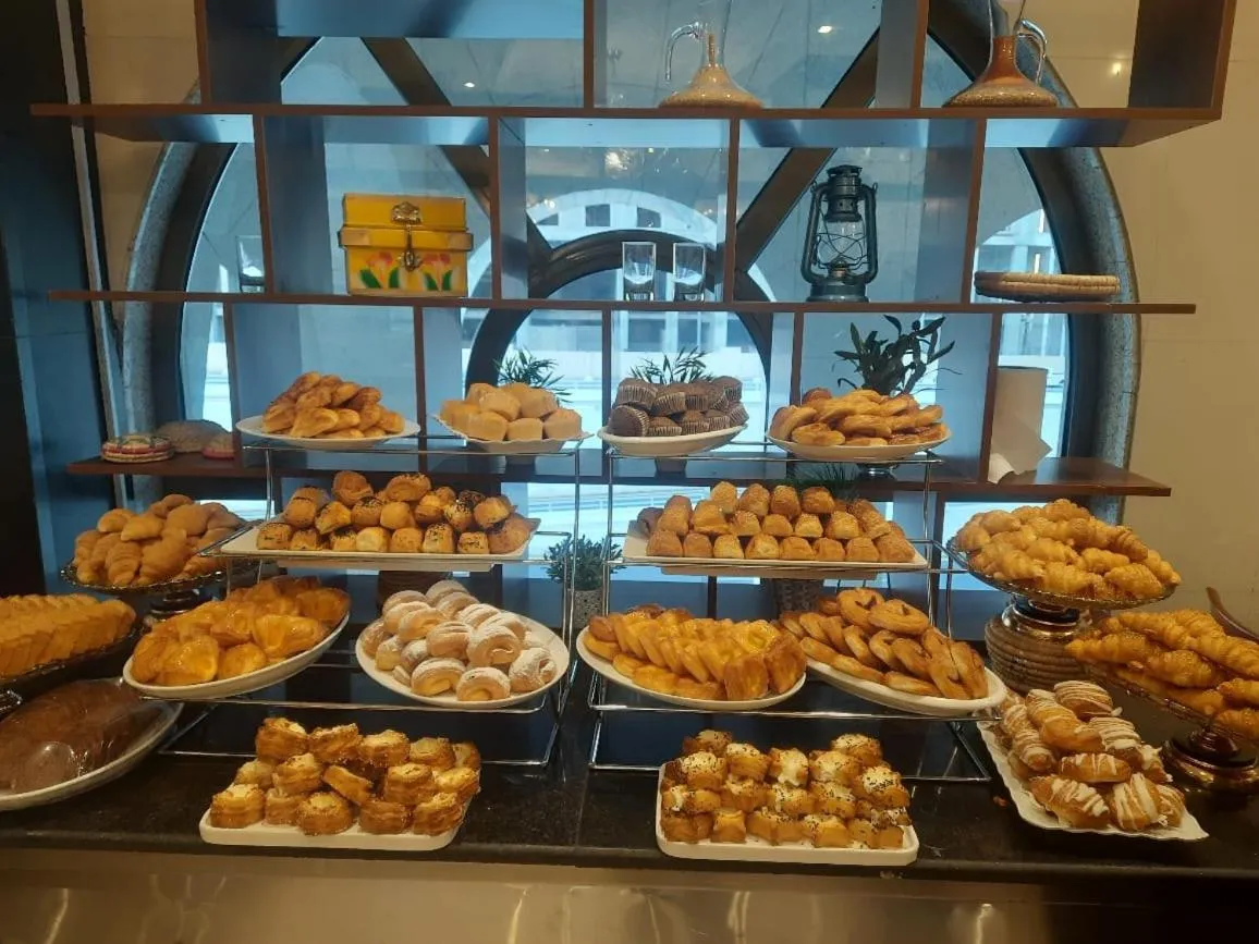 Restaurant/places to eat in Deyar Al Eiman Hotel