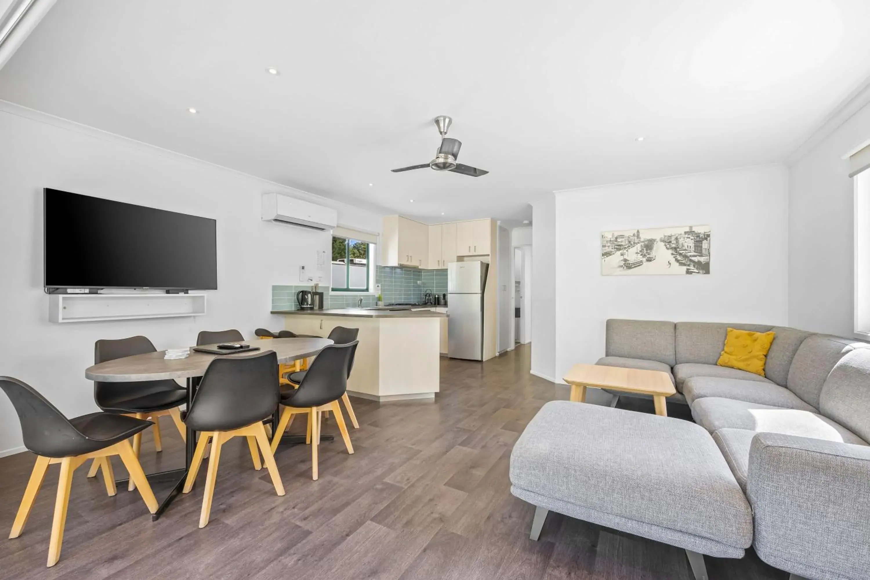 Three -Bedroom Family Villa (8 adults) in Eureka Stockade Holiday Park Three -Bedroom Family Villa (8 adults) in Eureka Stockade Holiday Park