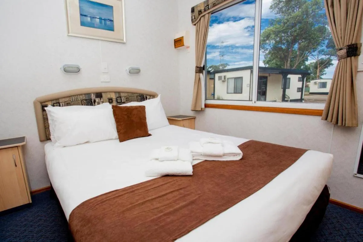 Bedroom, Bed in BIG4 Bendigo Park Lane Holiday Park
