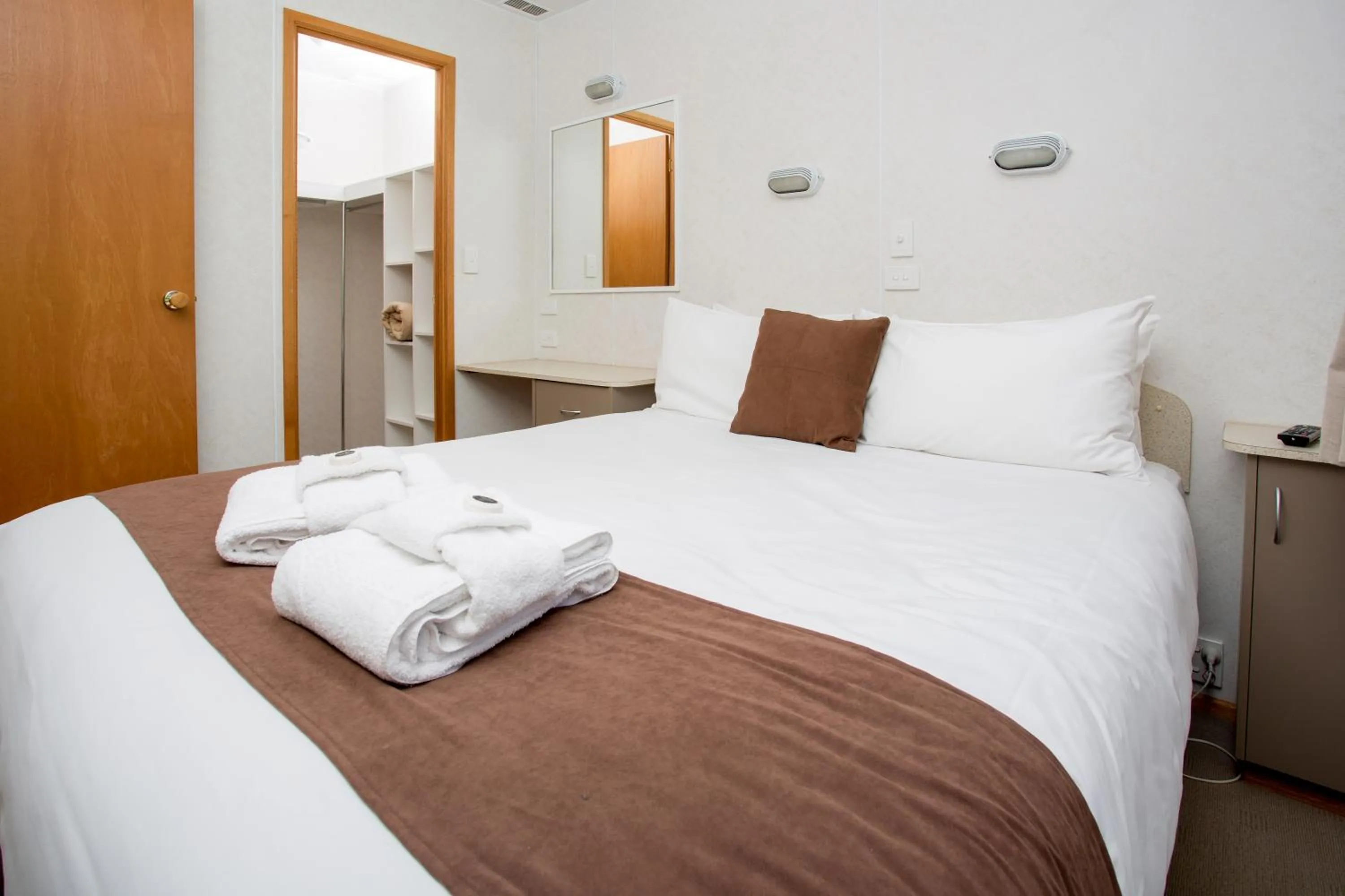 Bedroom, Bed in BIG4 Bendigo Park Lane Holiday Park