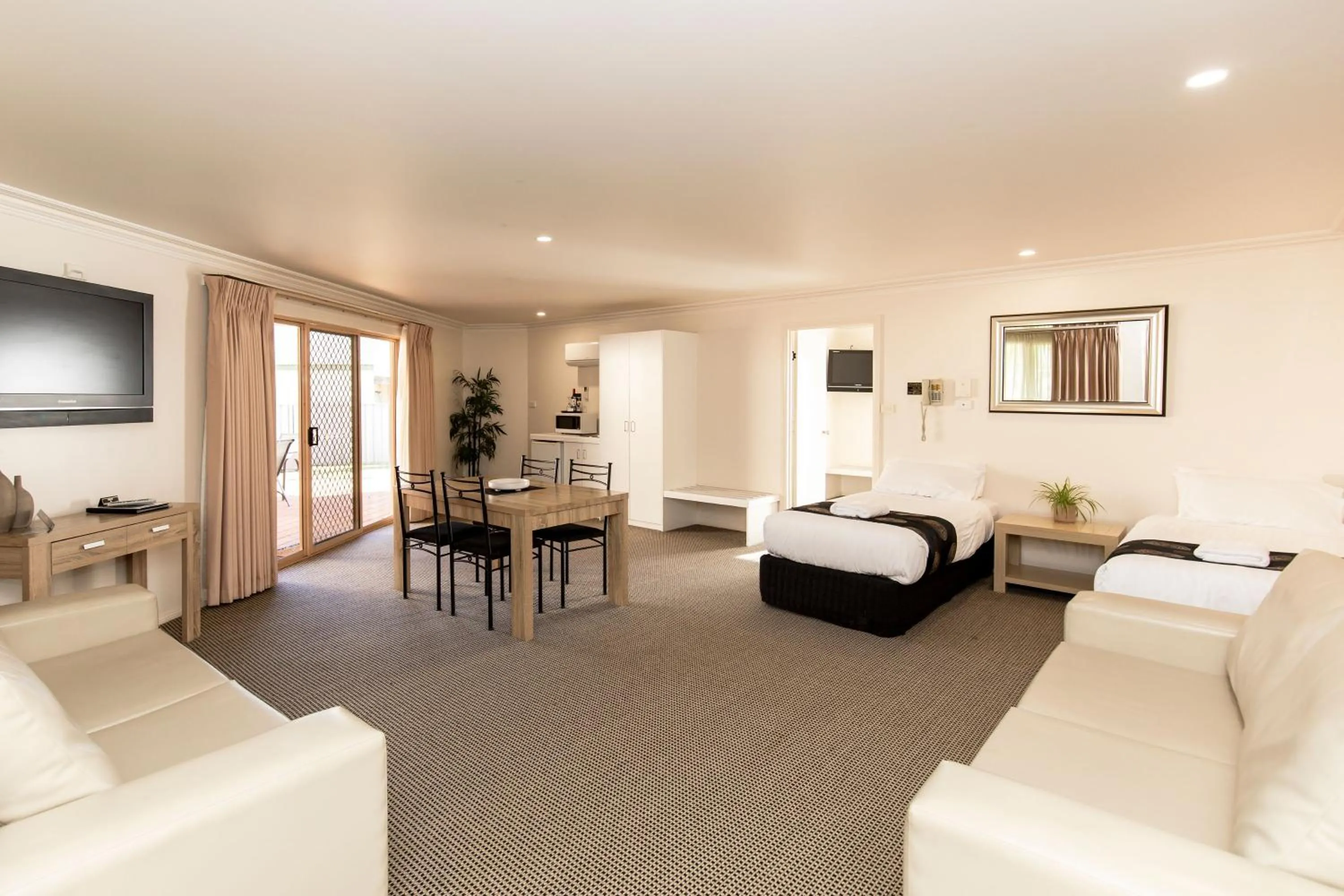 Living room, Bed in Murray Downs Resort