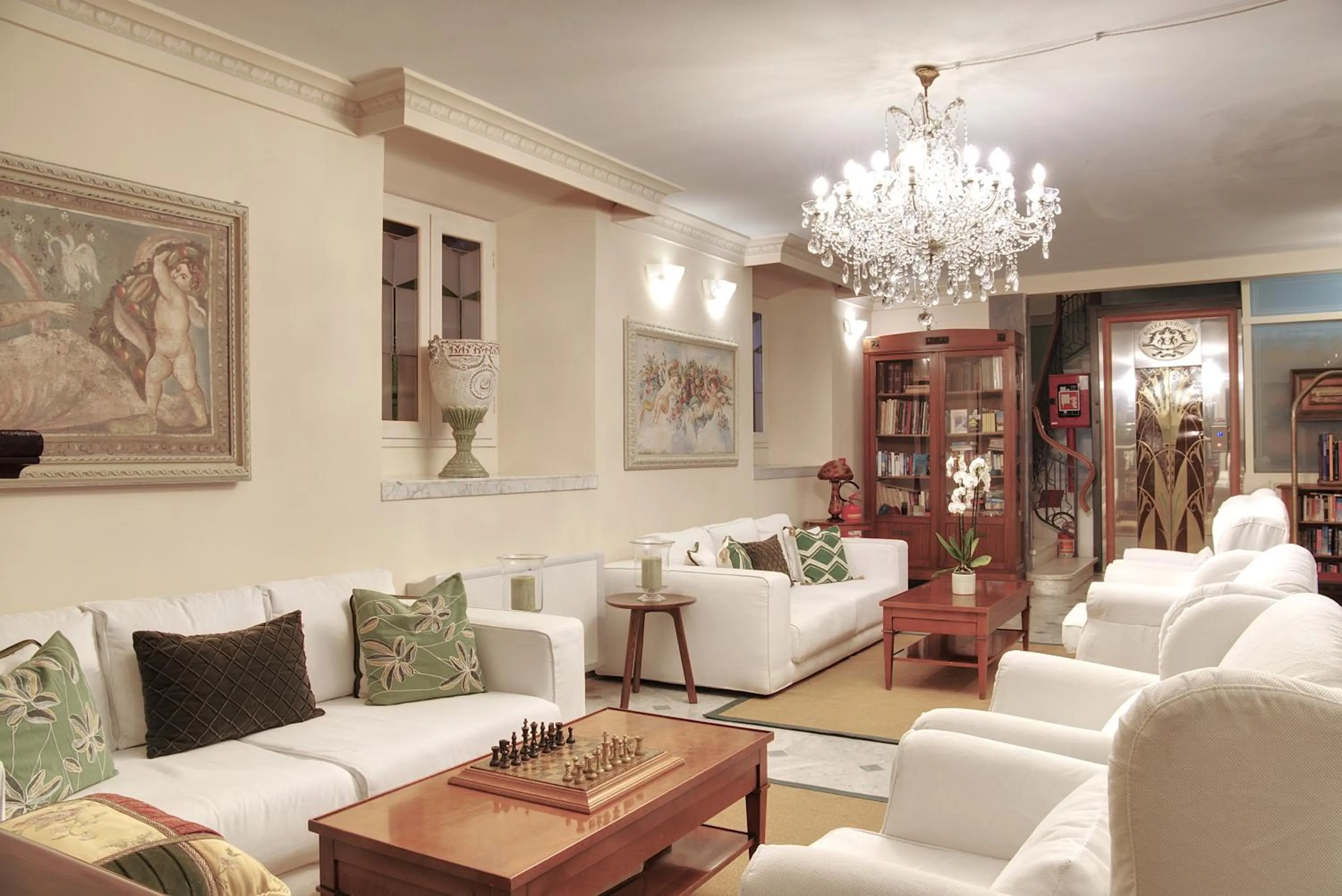 Communal lounge/ TV room in Hotel Europa