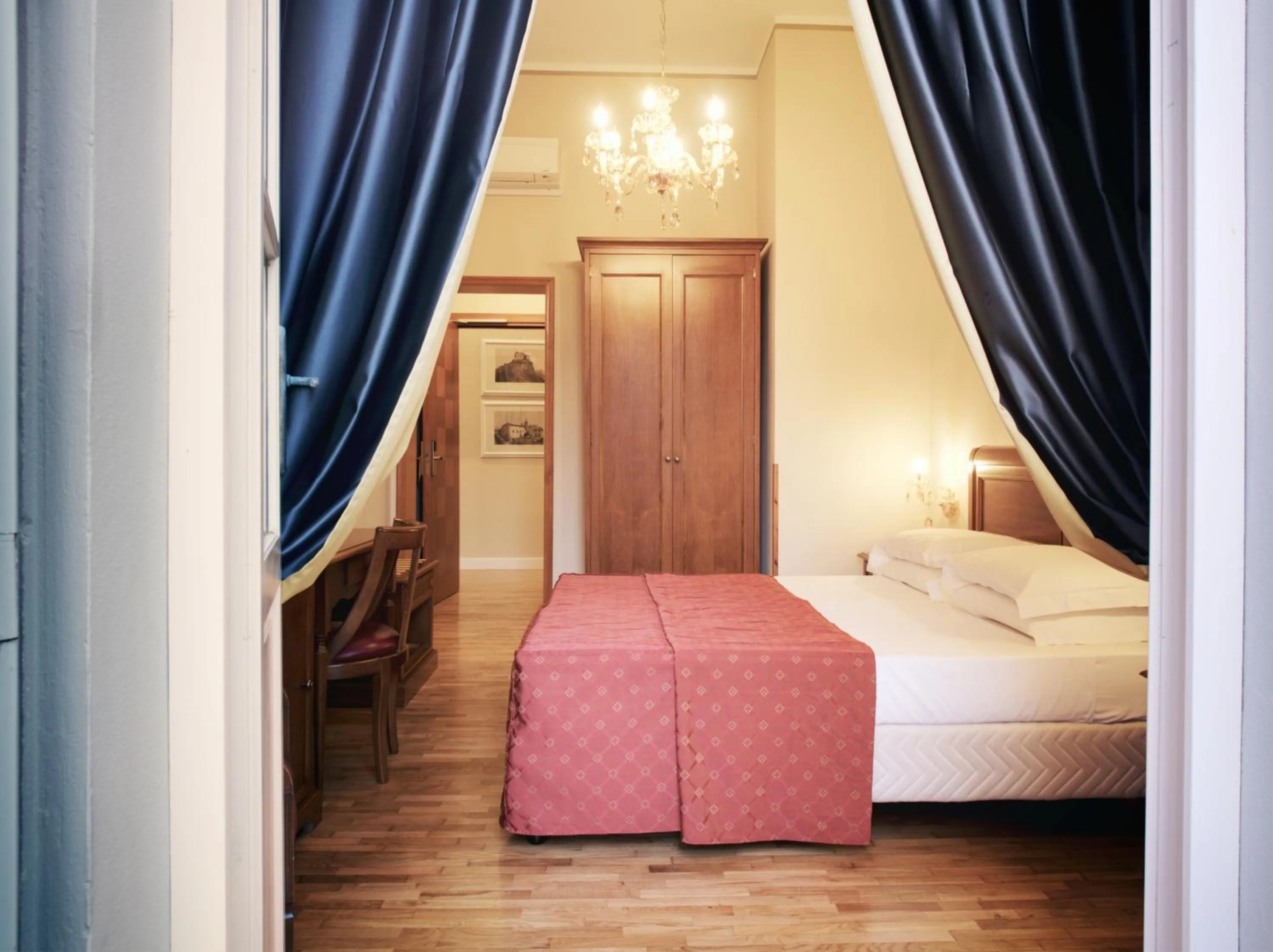 Balcony/Terrace, Bed in Hotel Europa