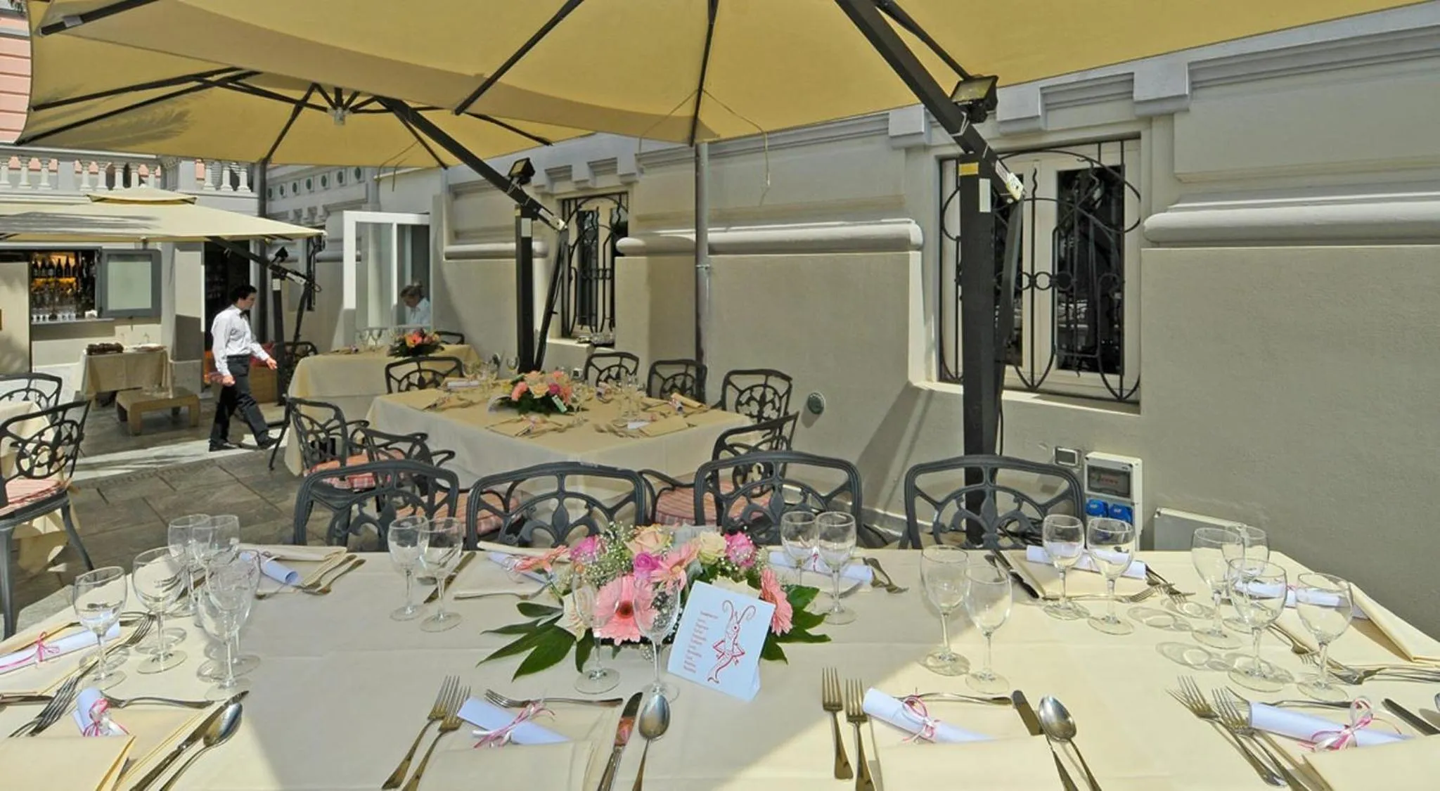 Restaurant/places to eat in Hotel Europa