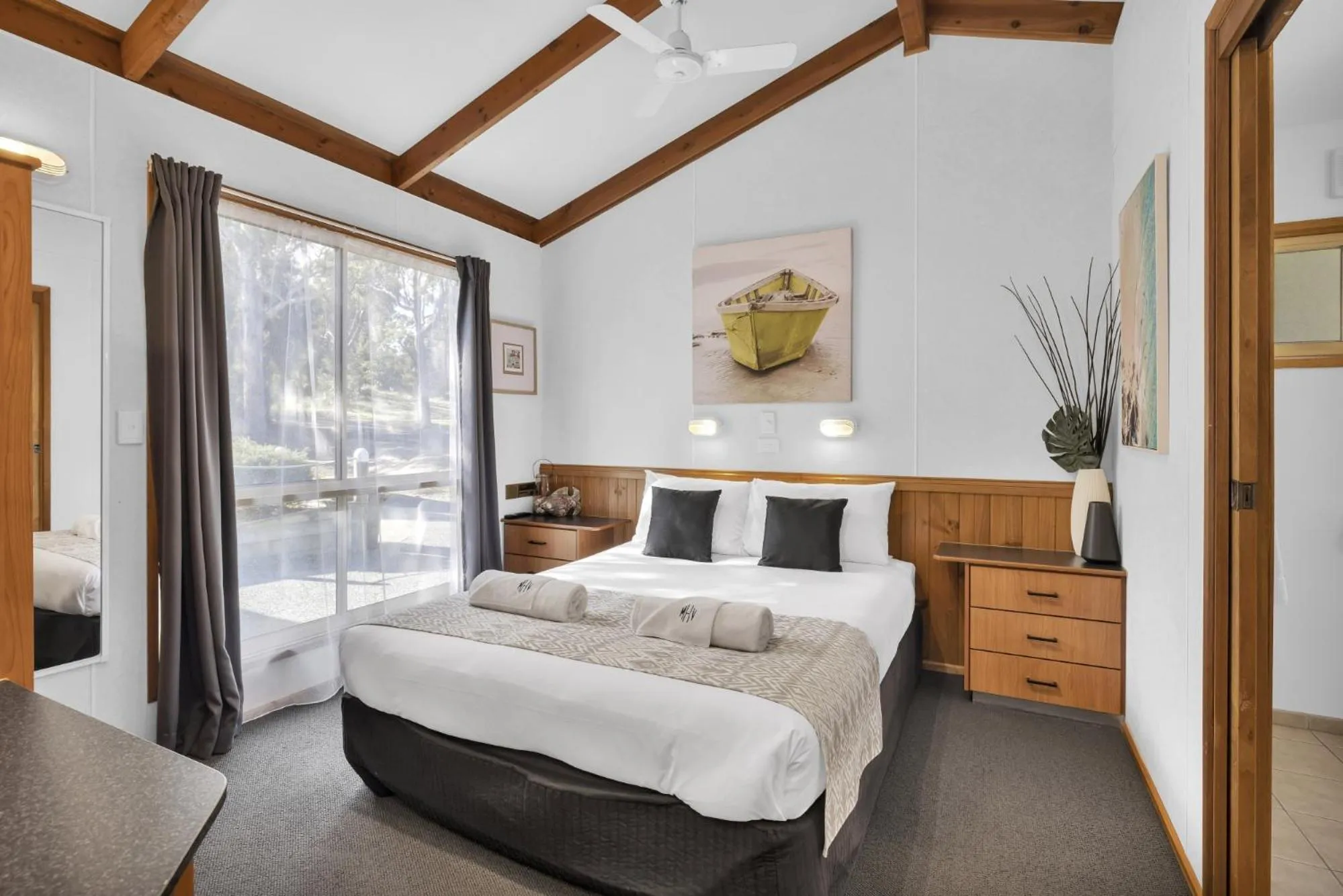 Bed in Metung Holiday Villas