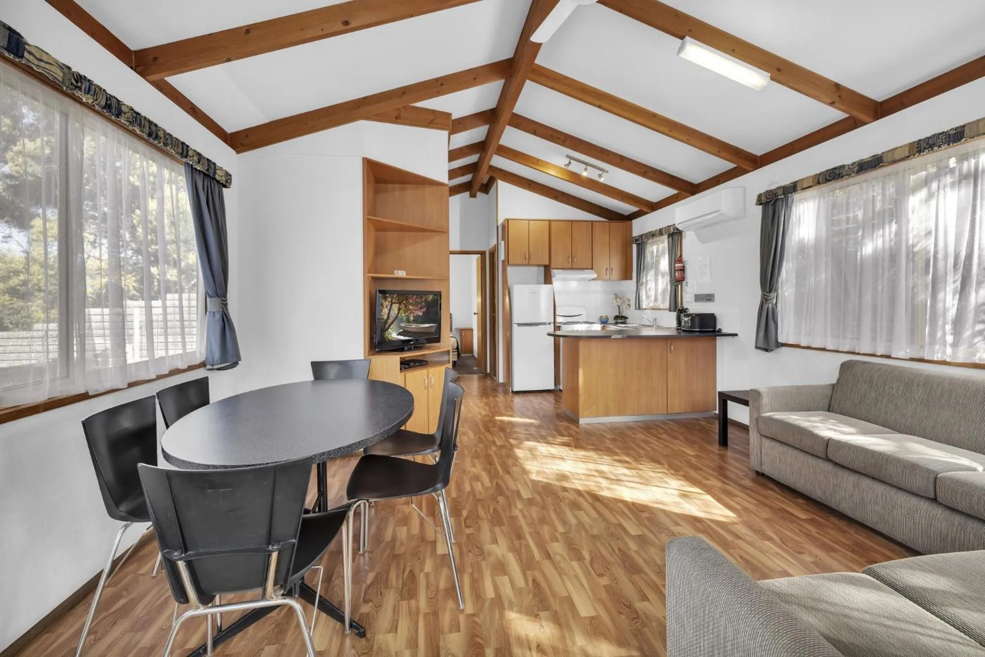 Kitchen or kitchenette in Metung Holiday Villas