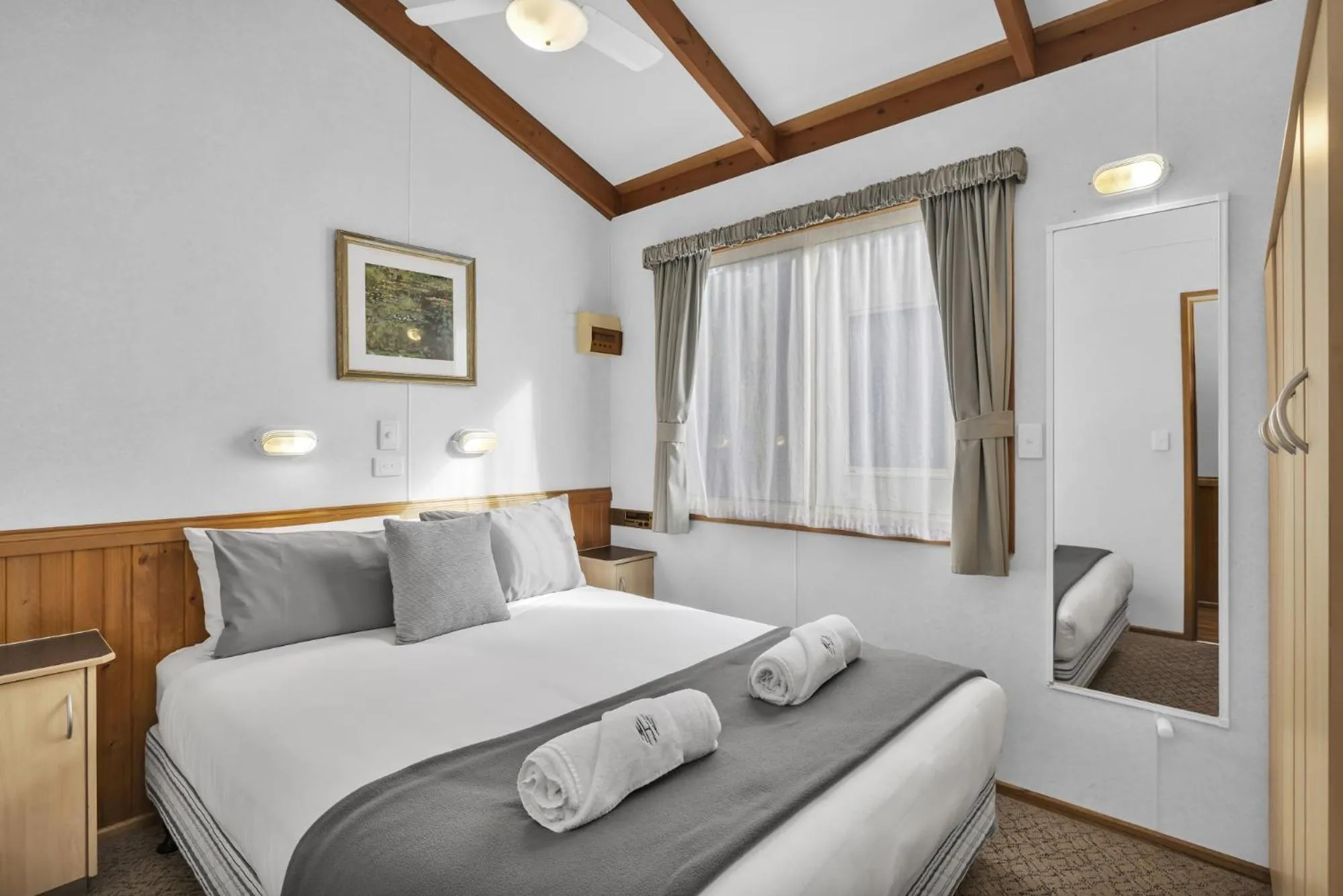 Bed in Metung Holiday Villas