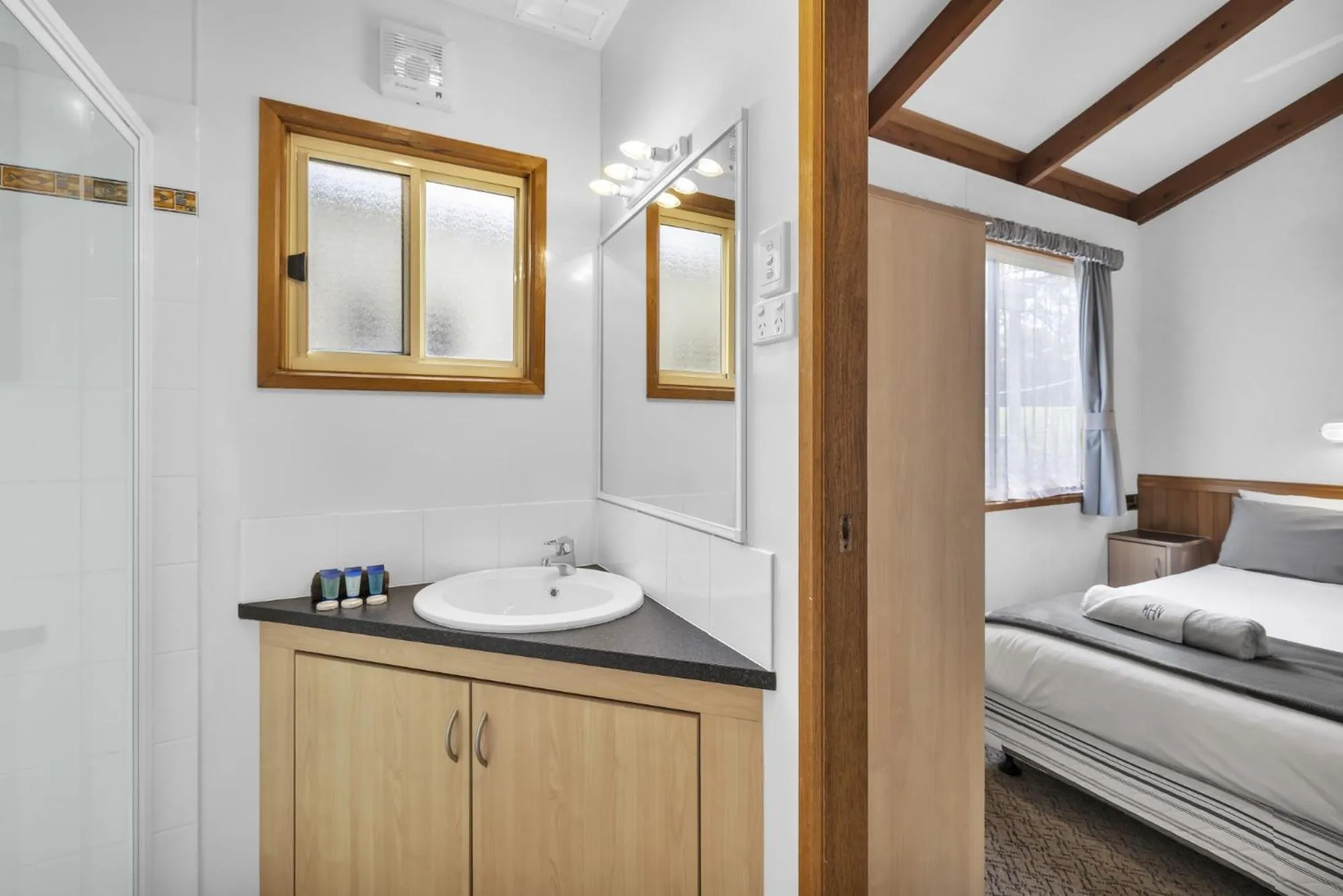 Bed in Metung Holiday Villas