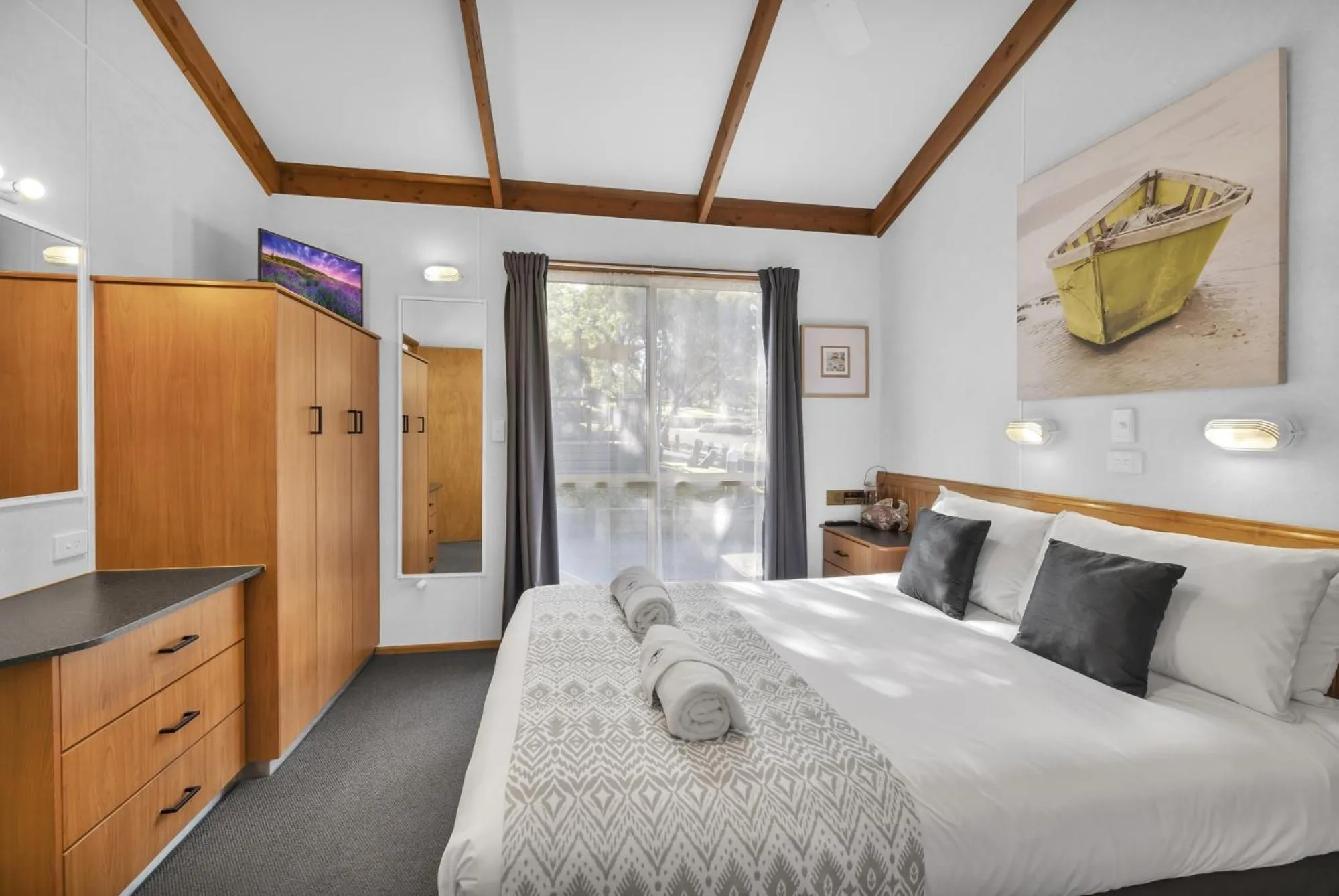 Bed in Metung Holiday Villas