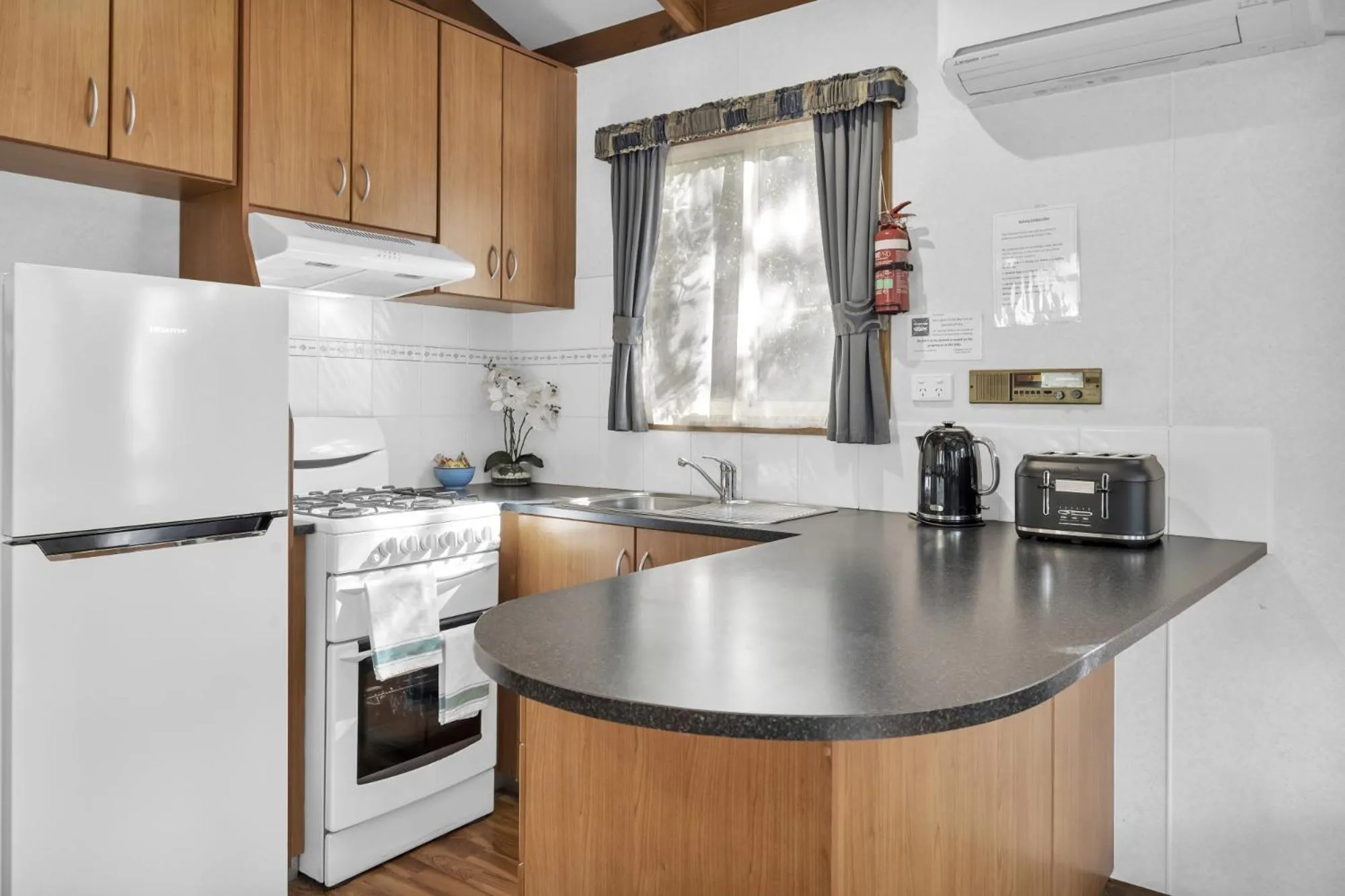 Kitchen or kitchenette in Metung Holiday Villas