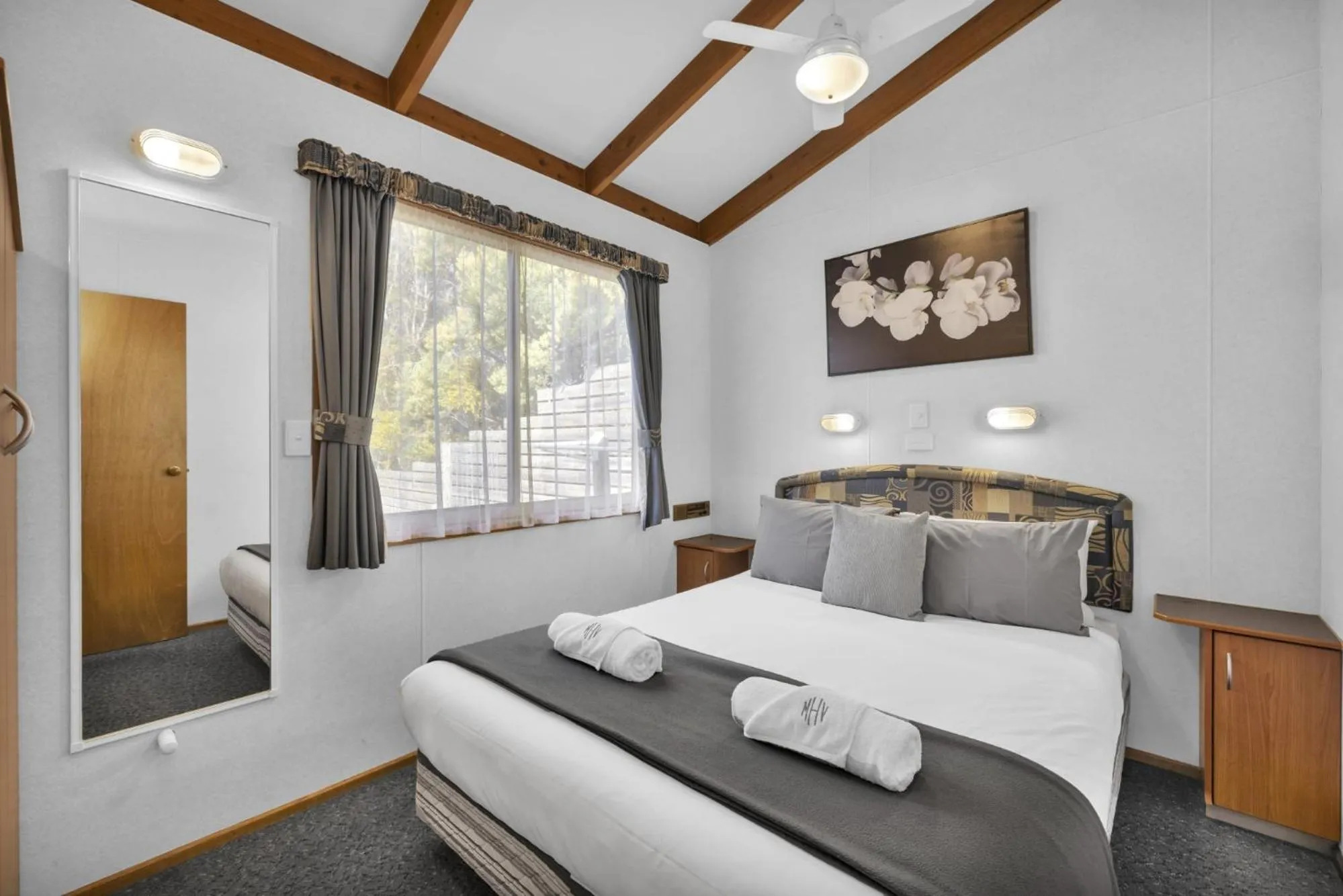 Bed in Metung Holiday Villas