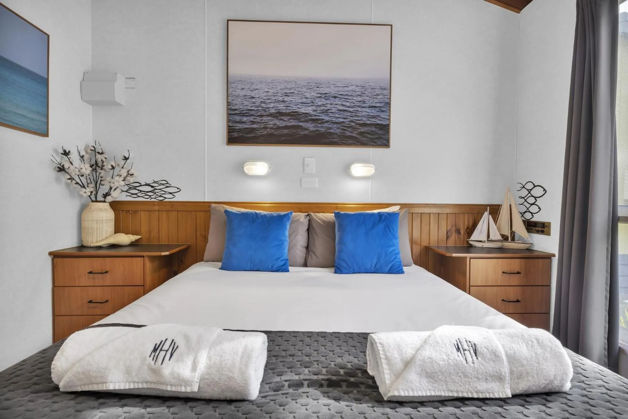 Bed in Metung Holiday Villas