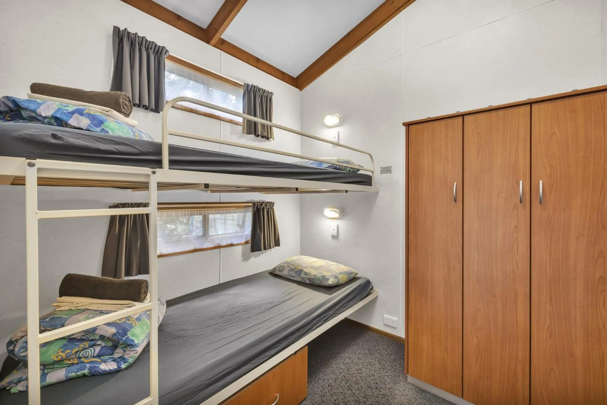 Bed in Metung Holiday Villas