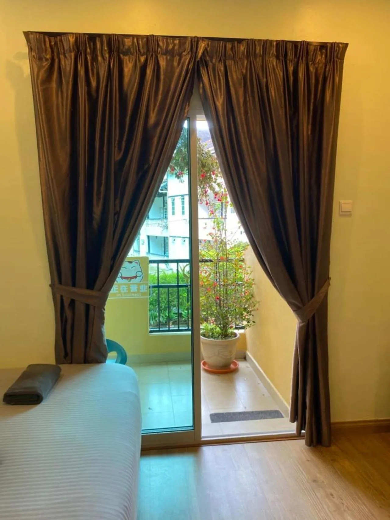 Balcony/Terrace, Bed in Highlanders Garden Guesthouse at Arundina Cameron Highlands