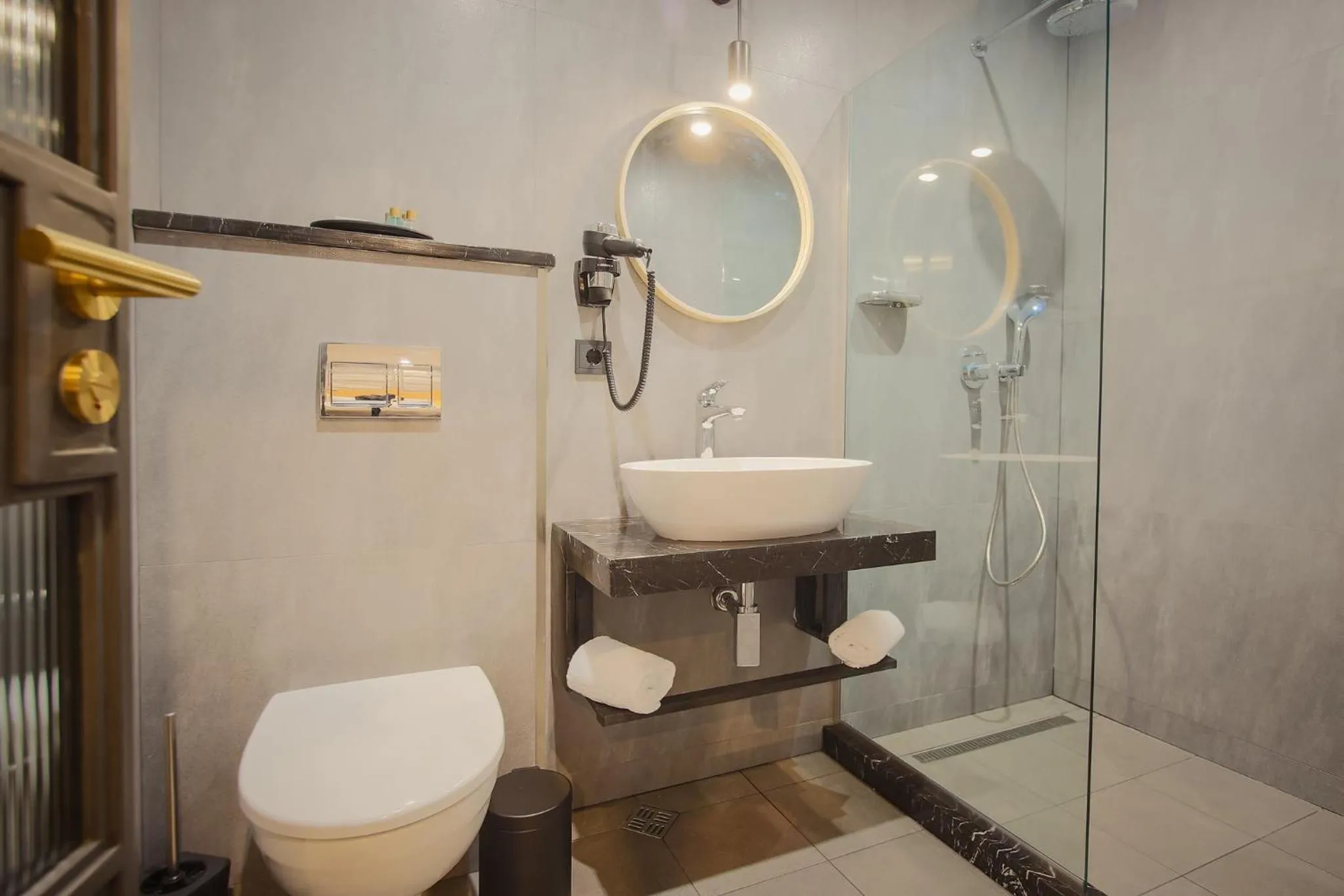 Shower in Hotel Tuta