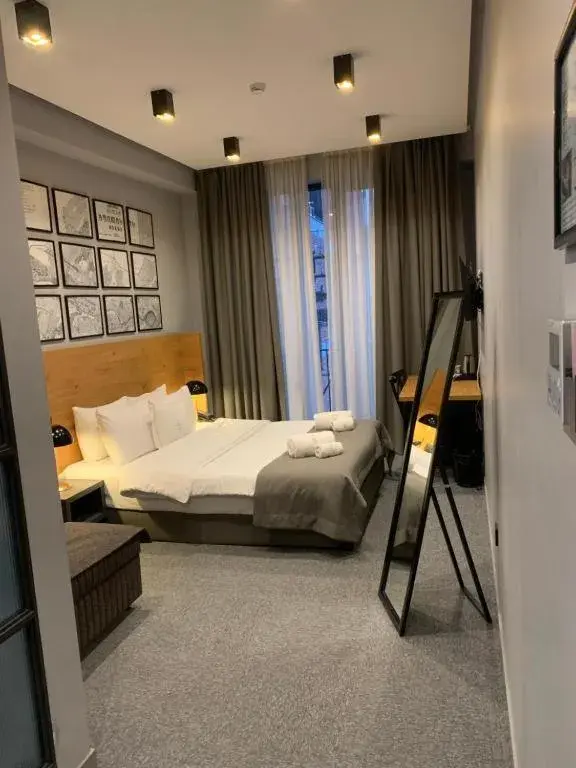 Economy Triple Room in Hotel Tuta Economy Triple Room in Hotel Tuta