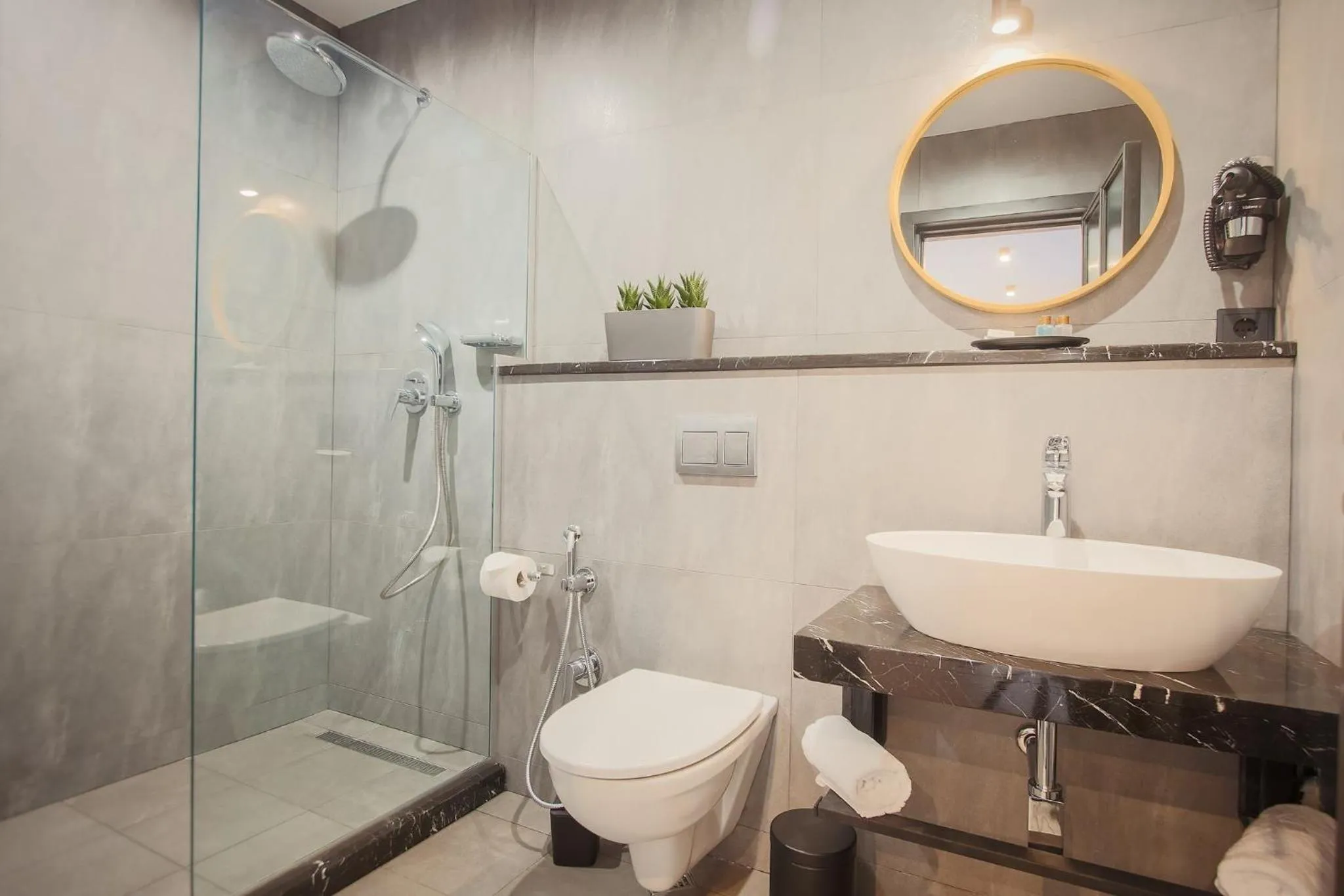 Shower in Hotel Tuta