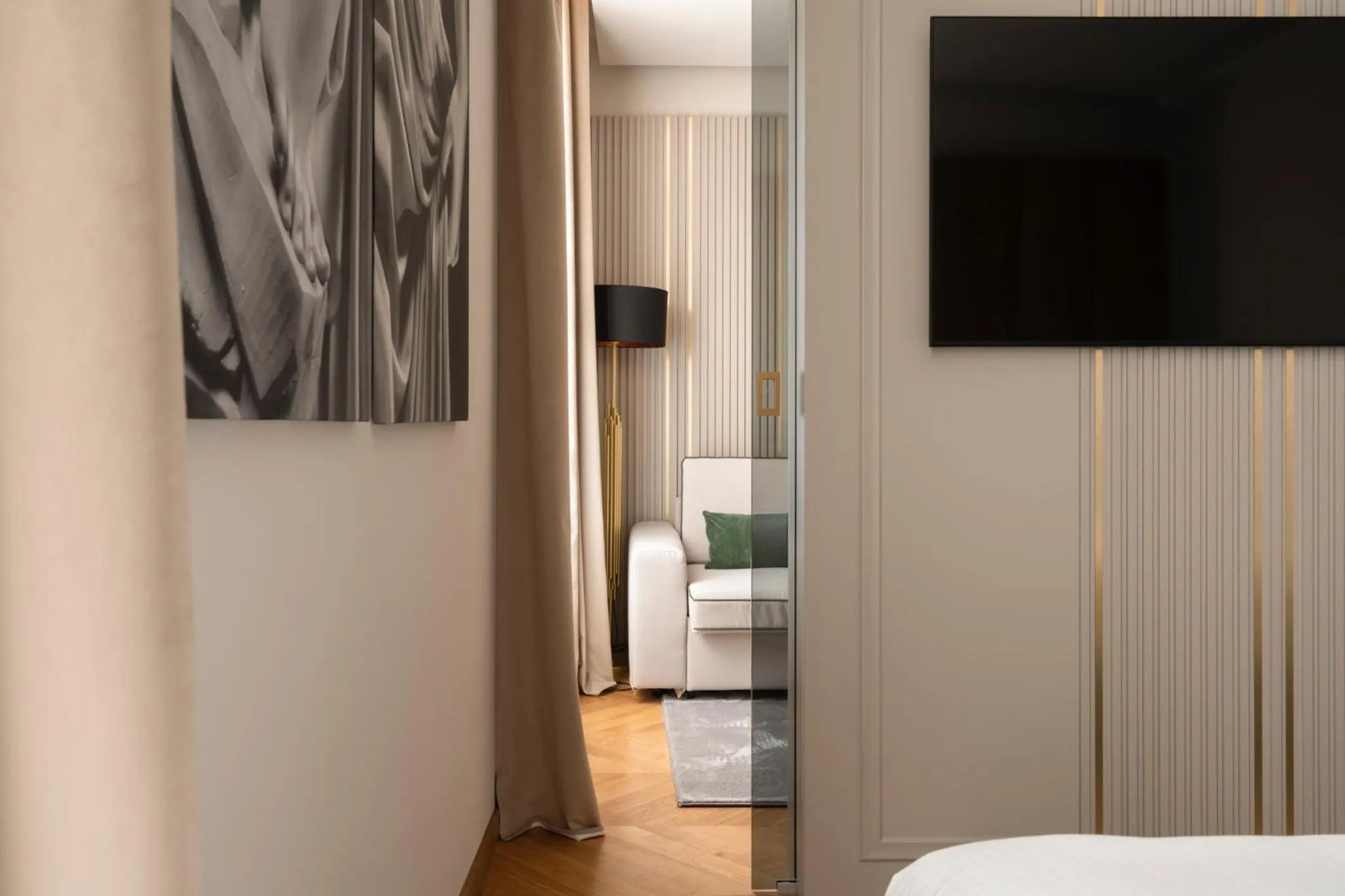 Living room, Bed in Hotel Centrale