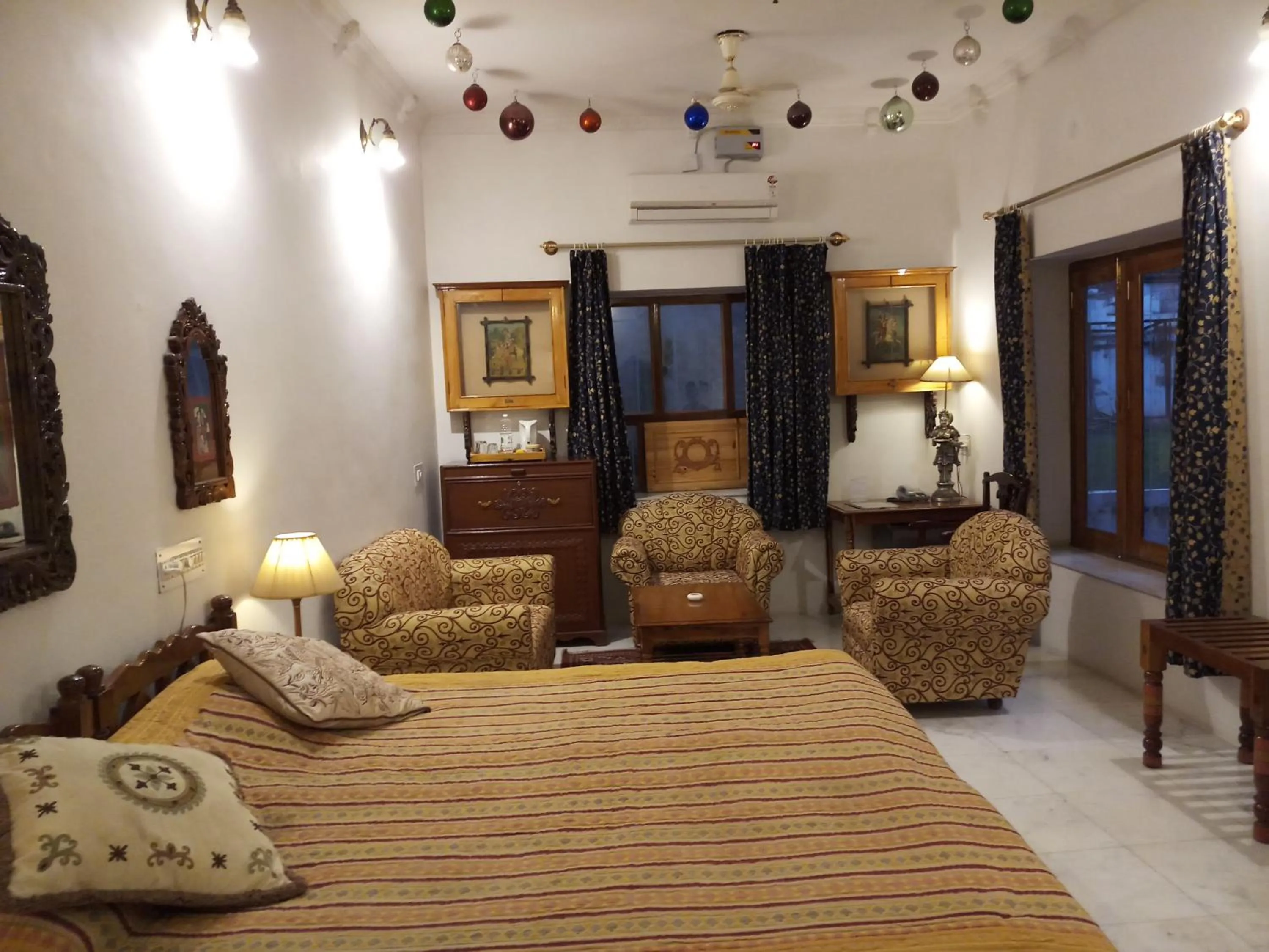Photo of the whole room, Bed in Haveli Braj Bhushanjee Heritage Hotel and Museum