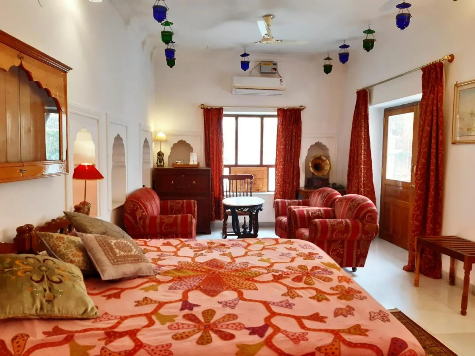 Property building, Bed in Haveli Braj Bhushanjee Heritage Hotel and Museum