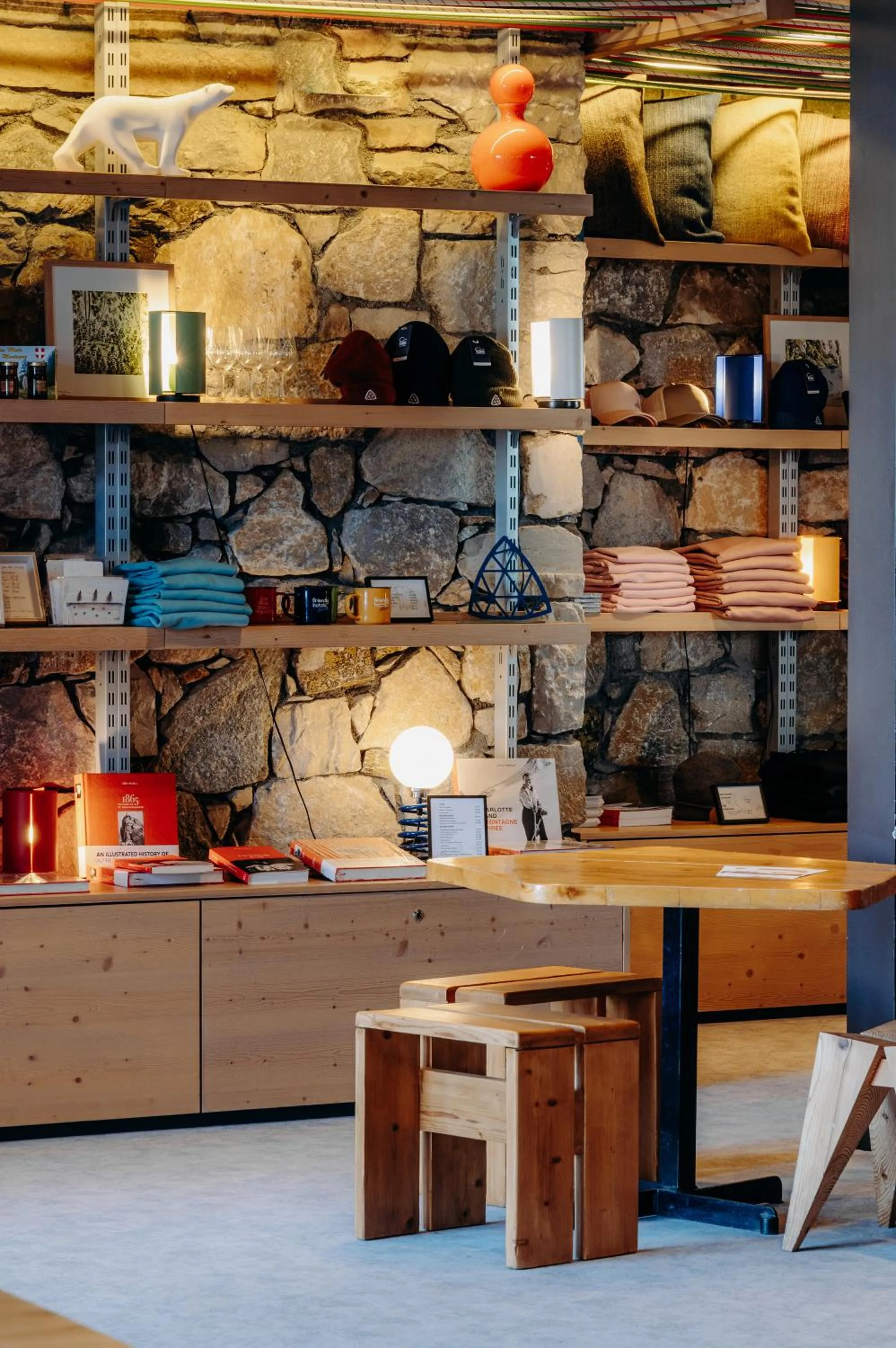On-site shops in La Cachette, Friendly Hotel & Spa