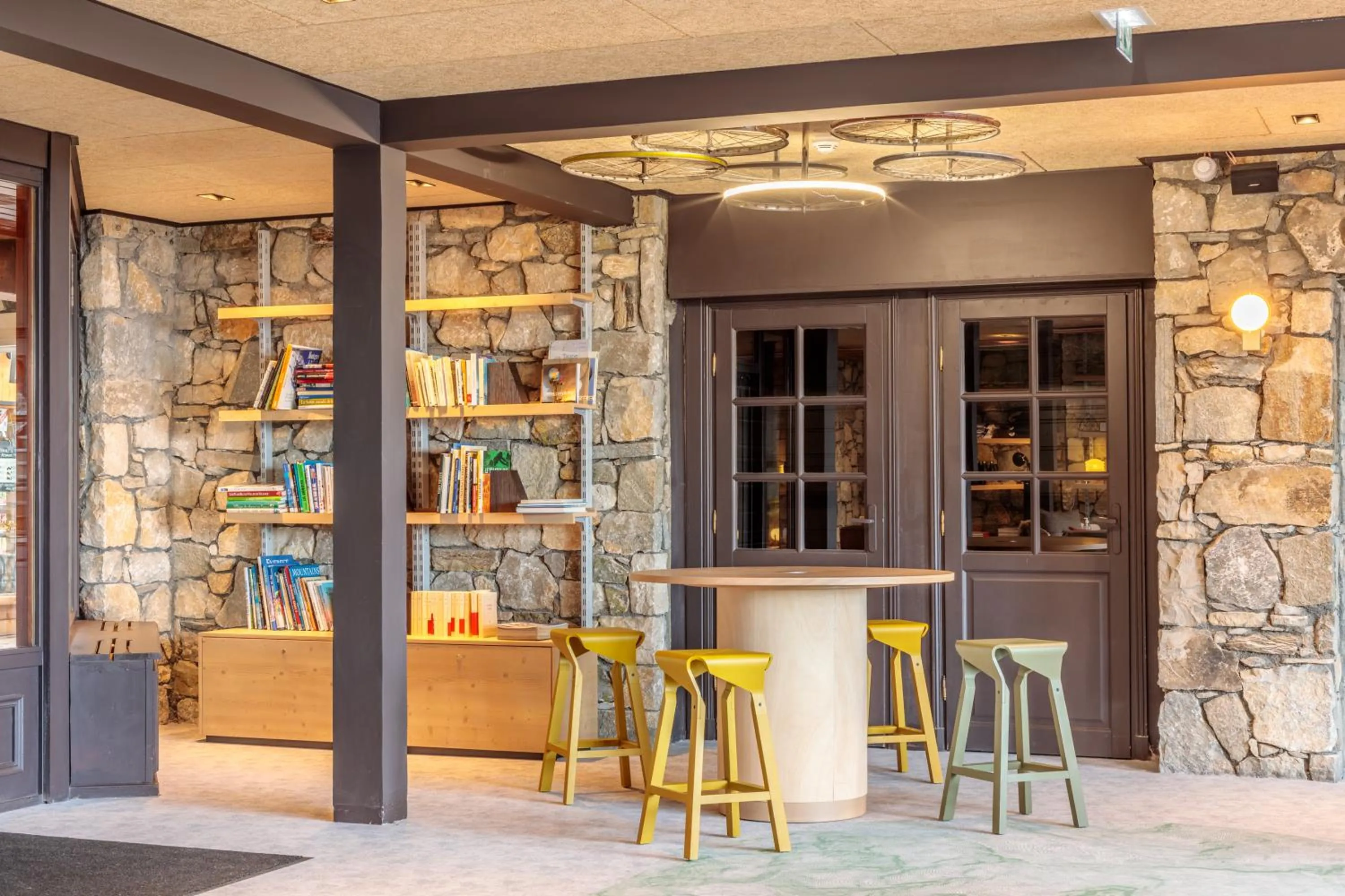 Library in La Cachette, Friendly Hotel & Spa