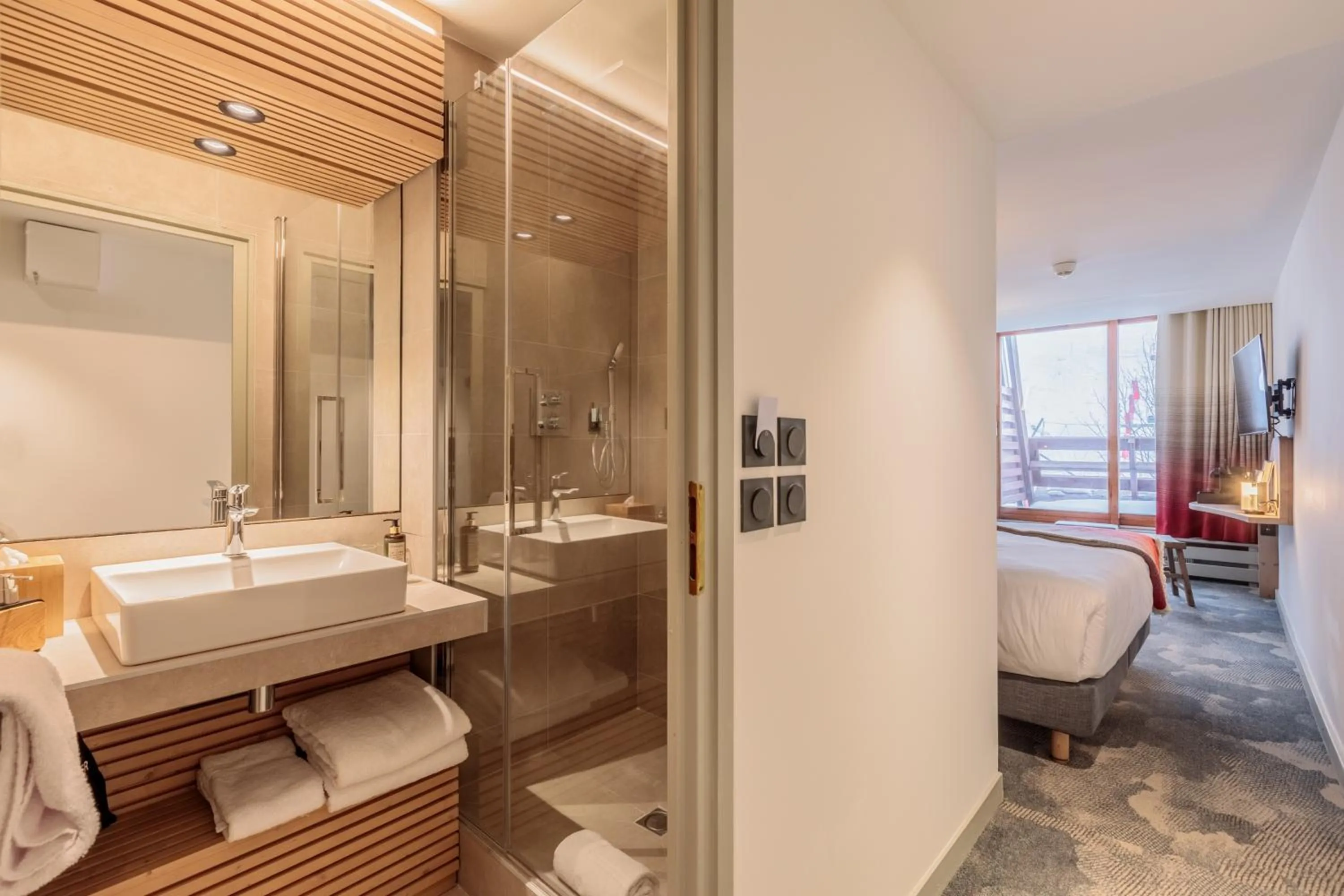 Bathroom in La Cachette, Friendly Hotel & Spa