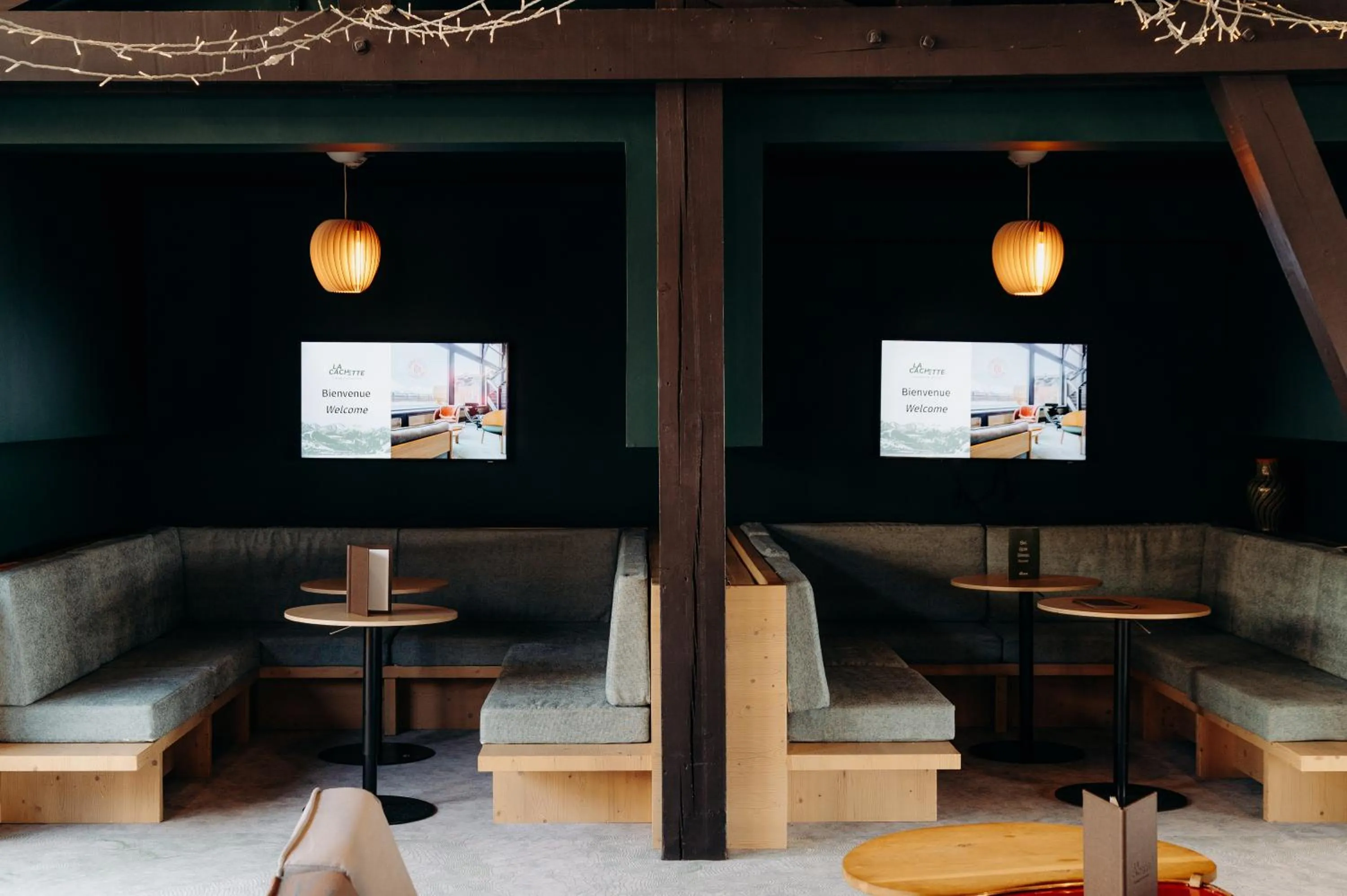 TV and multimedia in La Cachette, Friendly Hotel & Spa