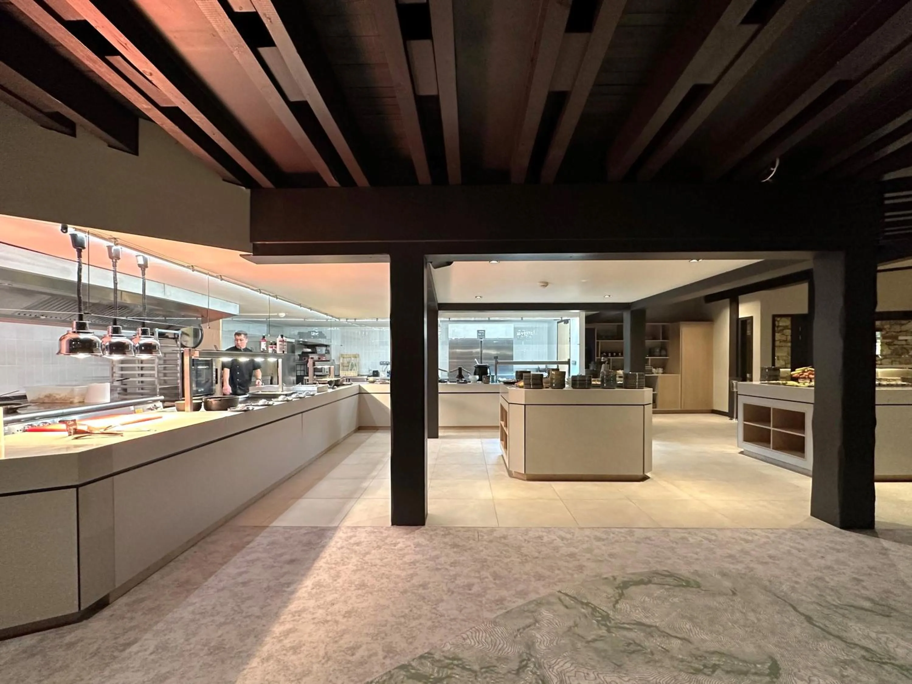 Restaurant/places to eat in La Cachette, Friendly Hotel & Spa