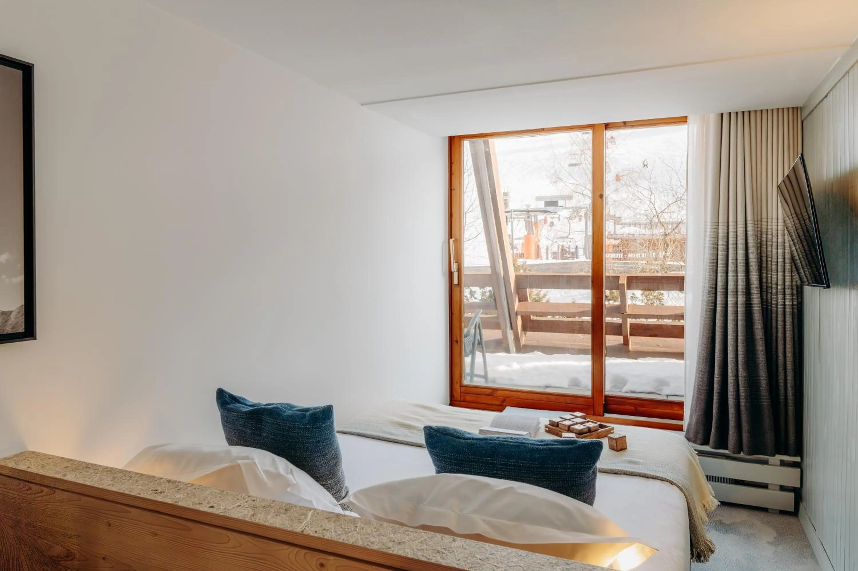 Balcony/Terrace, Bed in La Cachette, Friendly Hotel & Spa