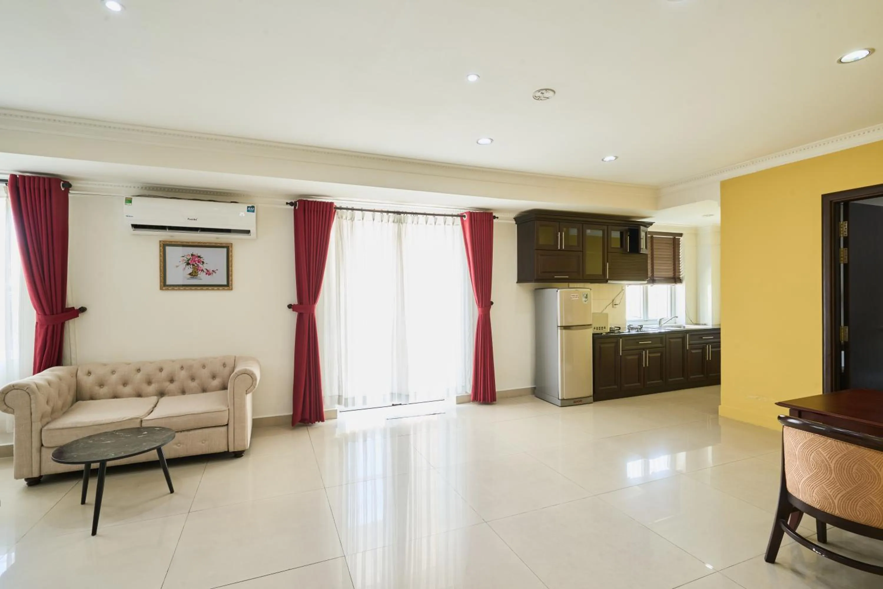 Kitchen or kitchenette in La Bonita Hotel and Apartments