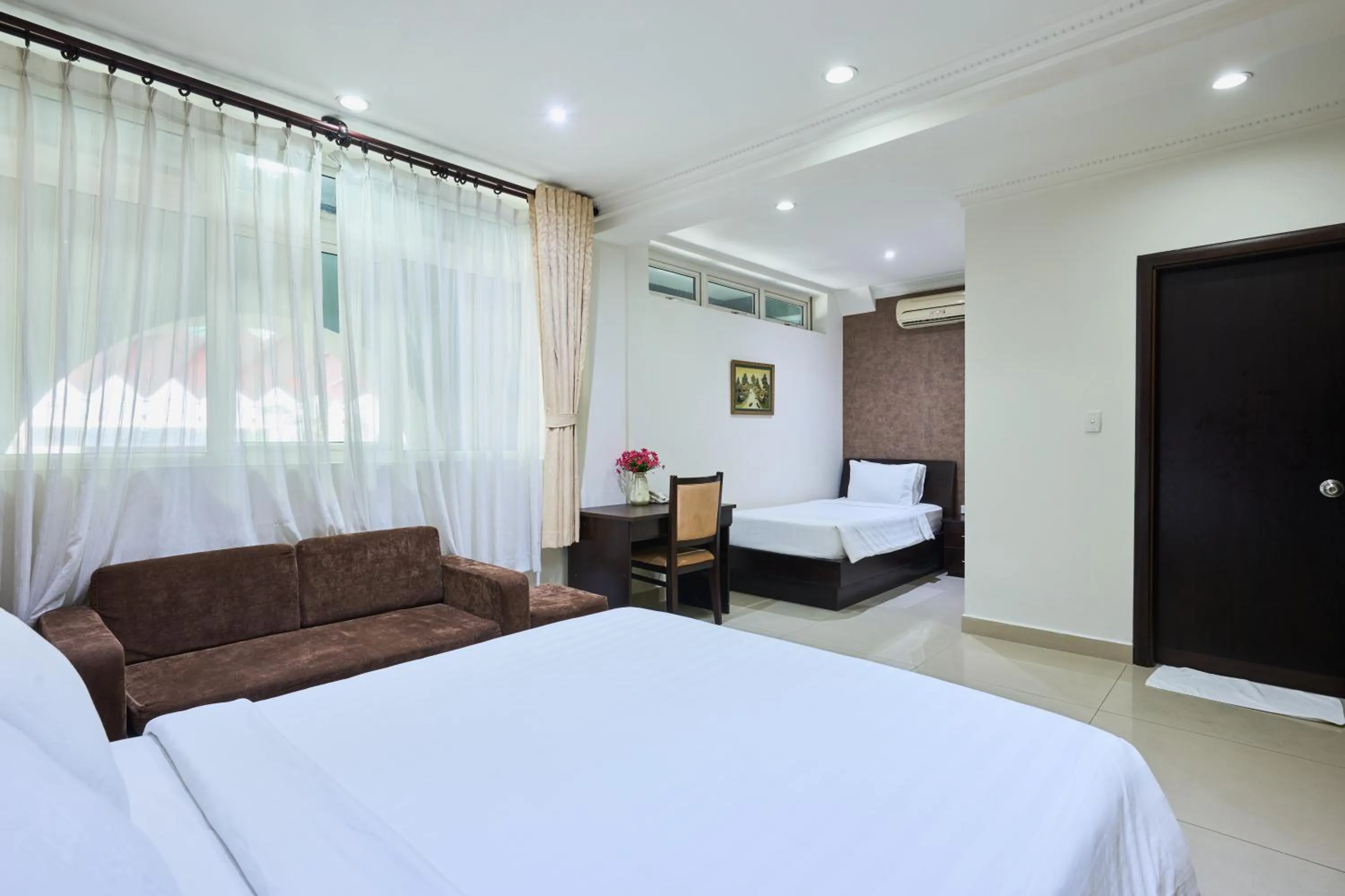 Photo of the whole room, Bed in La Bonita Hotel and Apartments