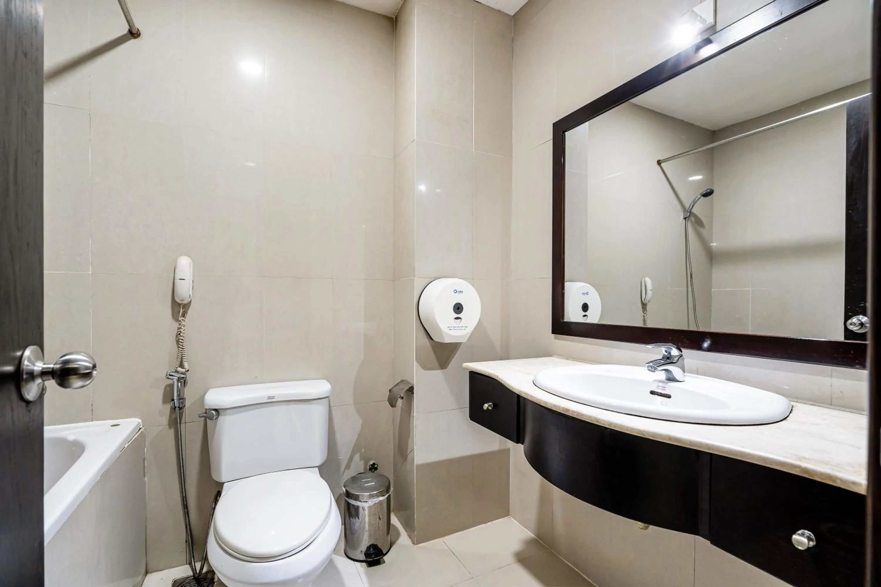 Bed in La Bonita Hotel and Apartments