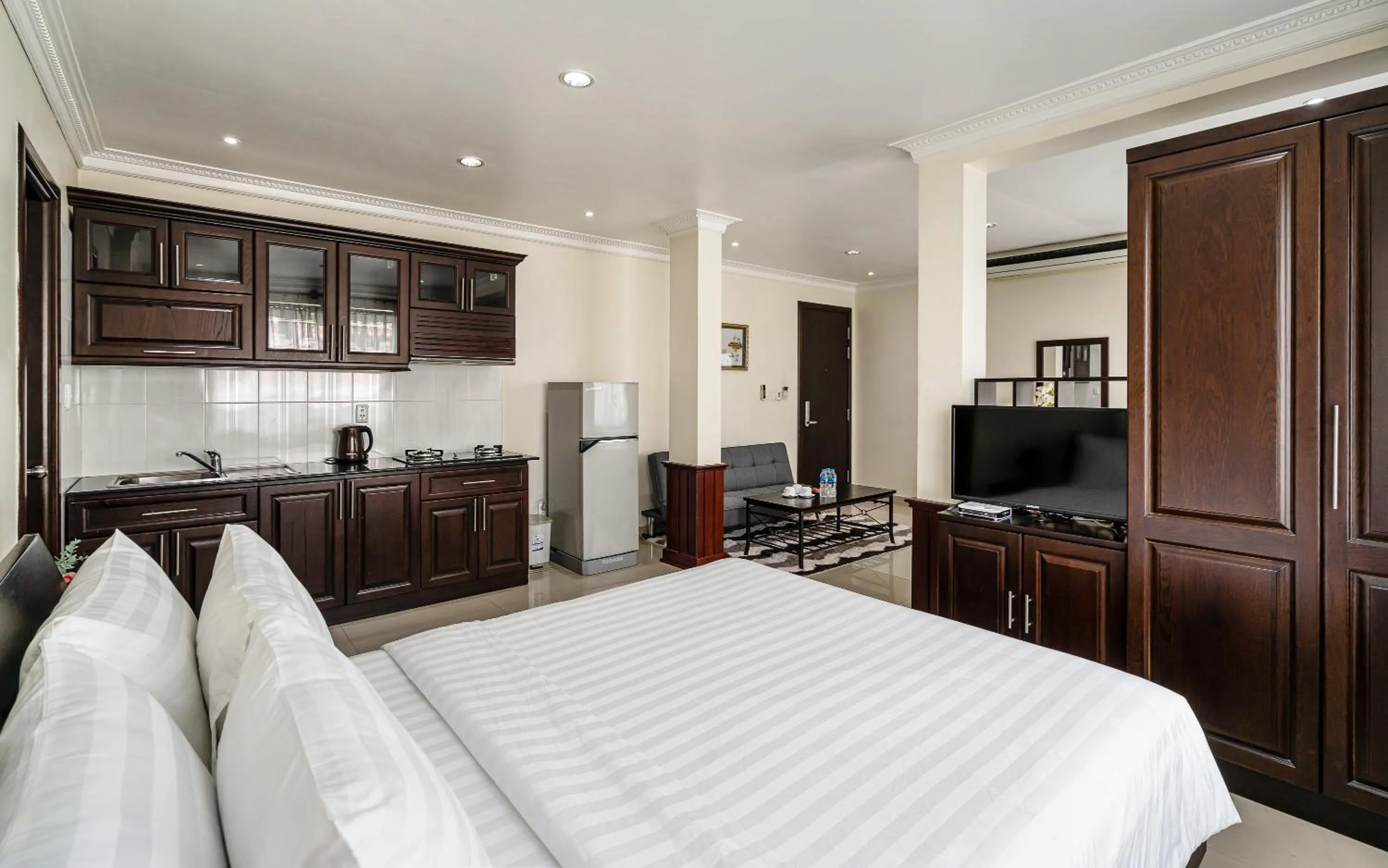 Bed in La Bonita Hotel and Apartments