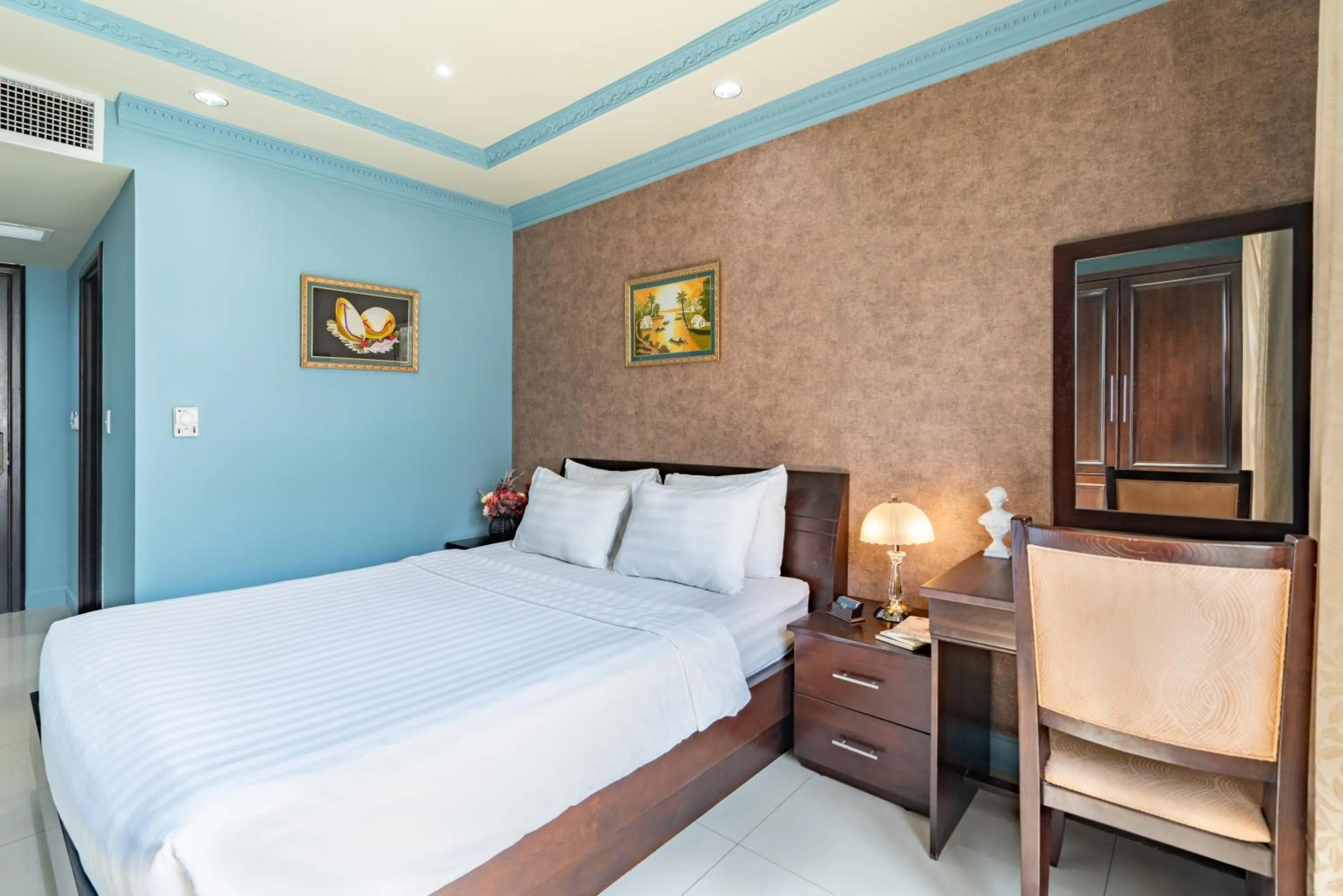 Photo of the whole room, Bed in La Bonita Hotel and Apartments